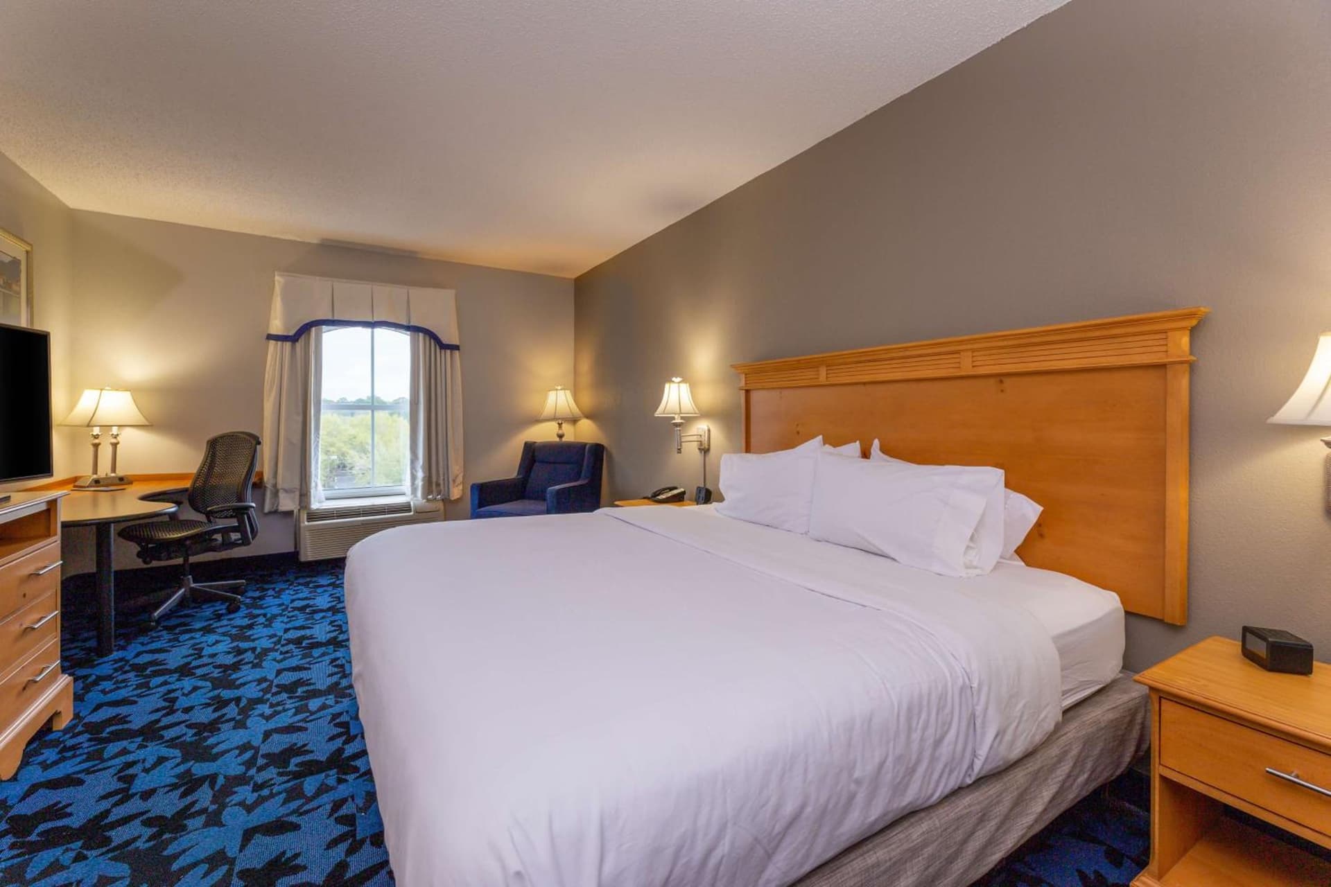 Hampton Inn & Suites Jacksonville Deerwood Park gallery photo in Jacksonville, FL — image 4