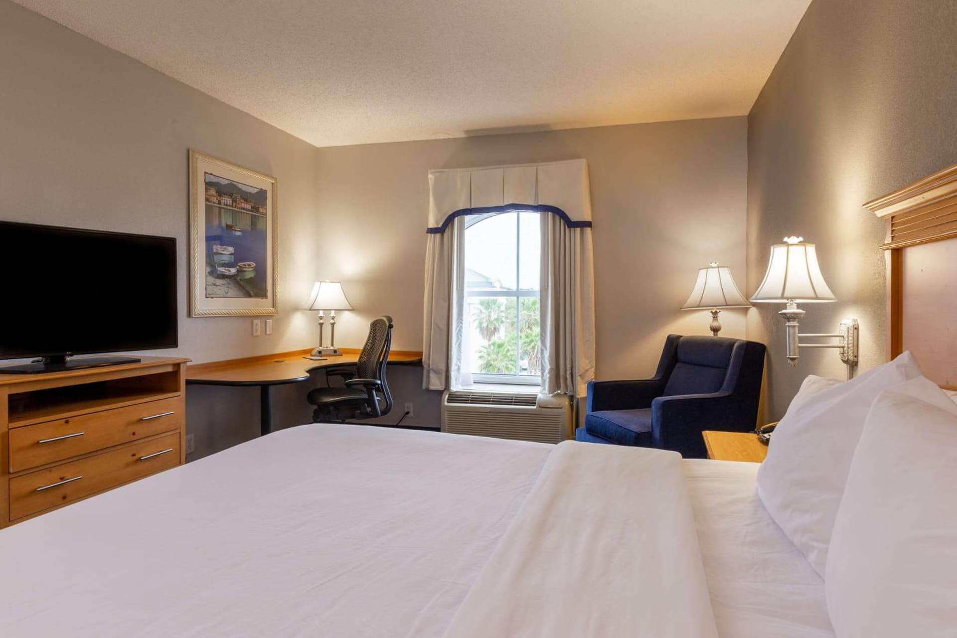 Hampton Inn & Suites Jacksonville Deerwood Park gallery photo in Jacksonville, FL — image 34