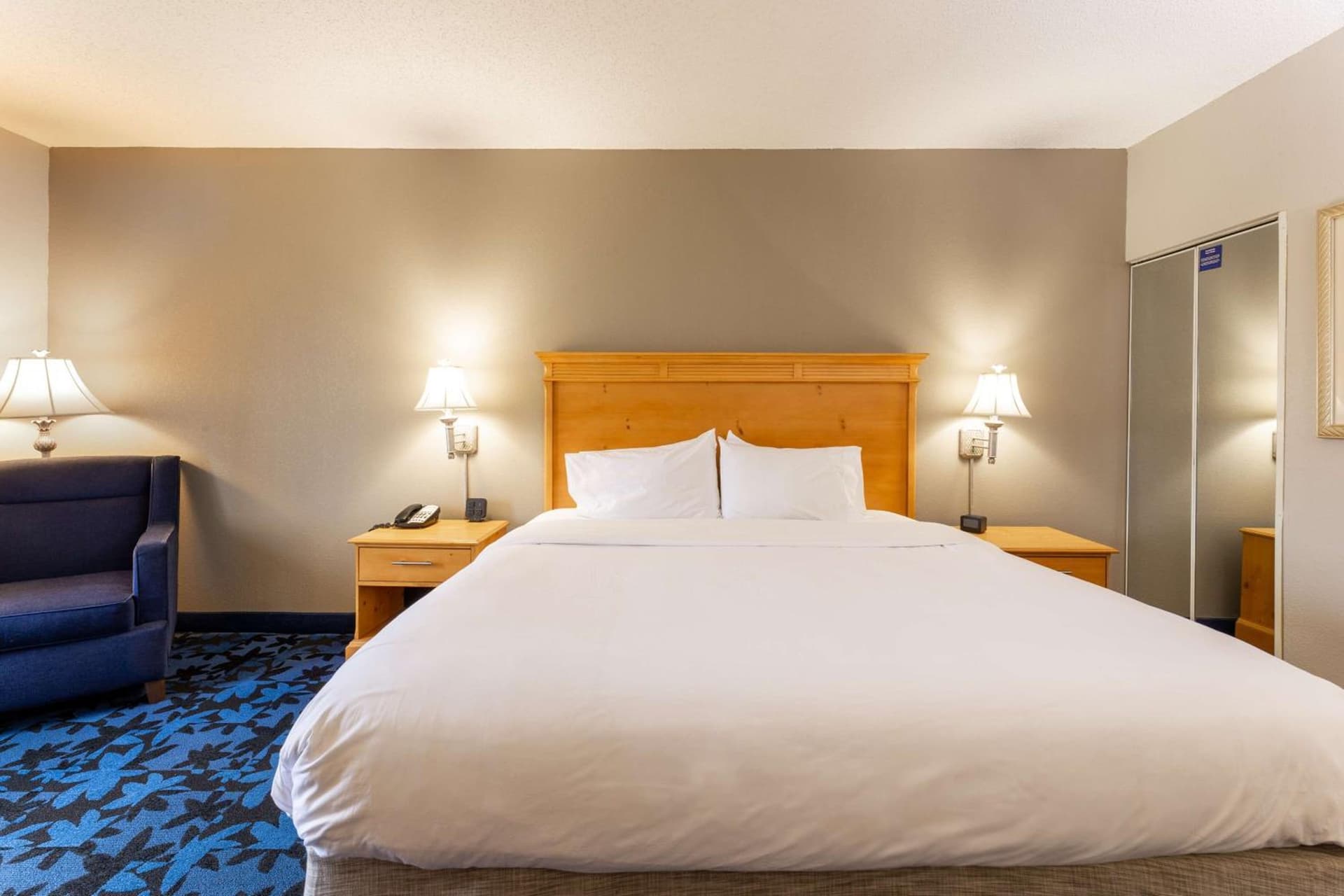 Hampton Inn & Suites Jacksonville Deerwood Park gallery photo in Jacksonville, FL — image 28