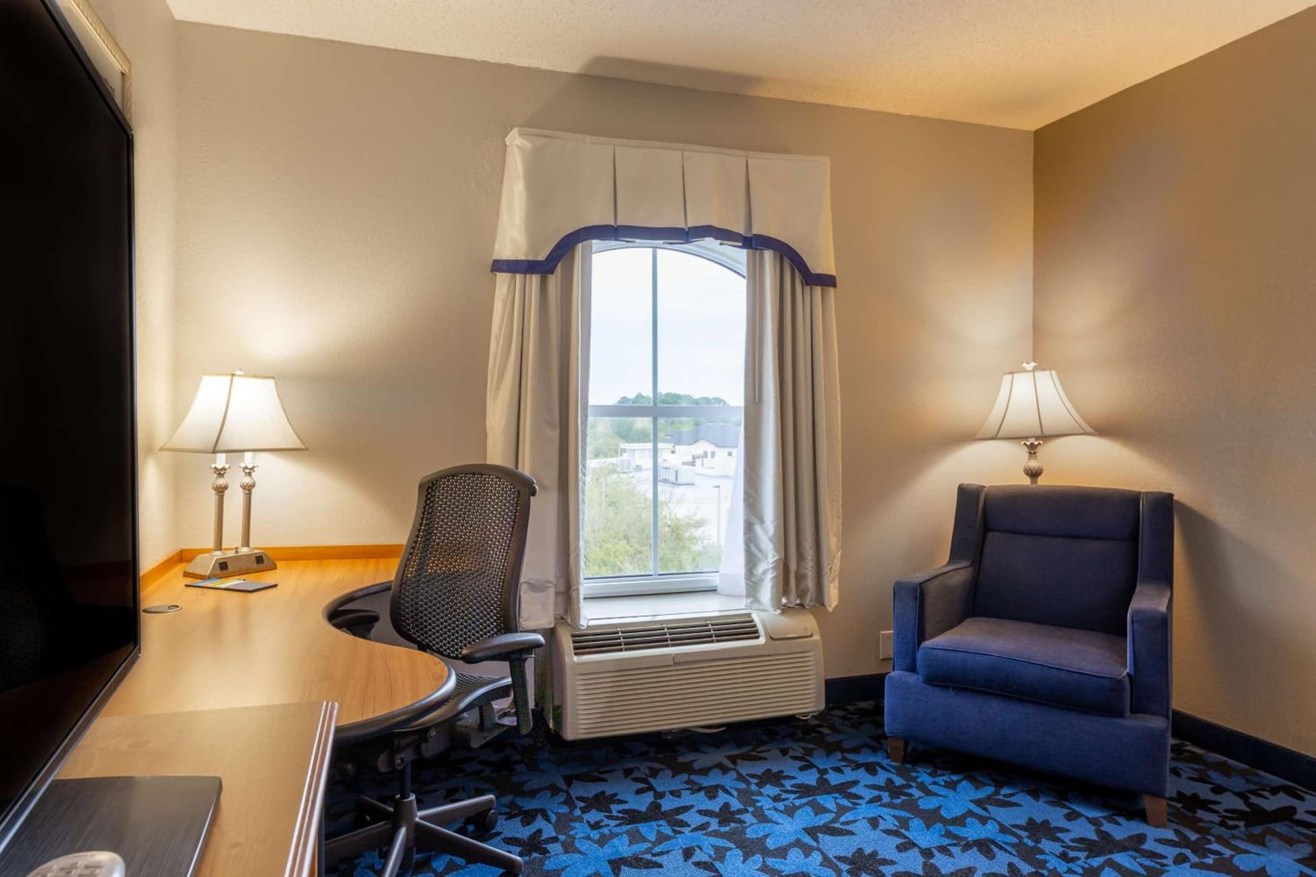 Hampton Inn & Suites Jacksonville Deerwood Park gallery photo in Jacksonville, FL — image 50