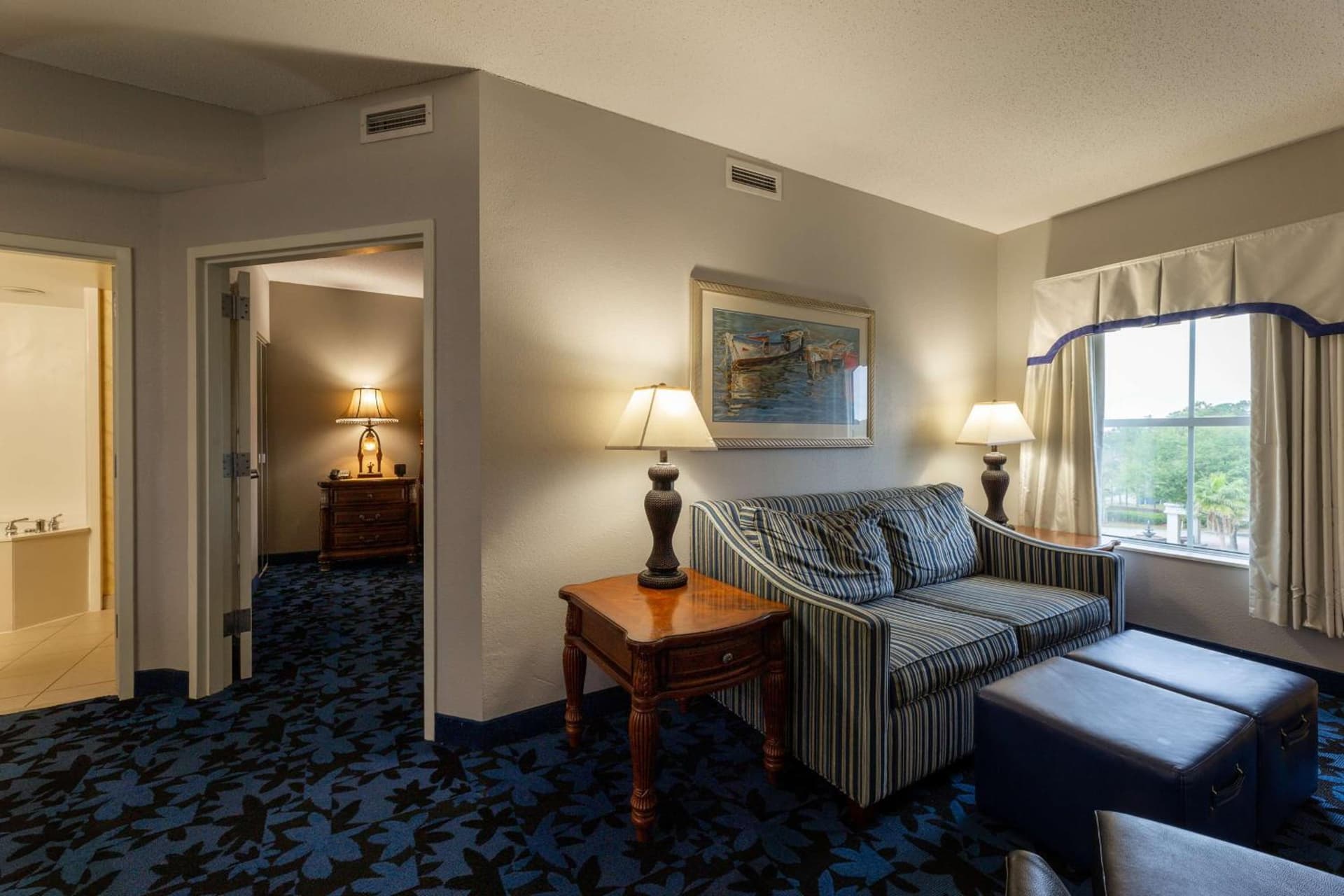 Hampton Inn & Suites Jacksonville Deerwood Park gallery photo in Jacksonville, FL — image 20