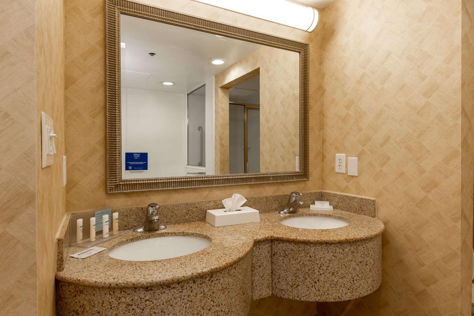 Hampton Inn & Suites Jacksonville Deerwood Park gallery photo in Jacksonville, FL — image 12