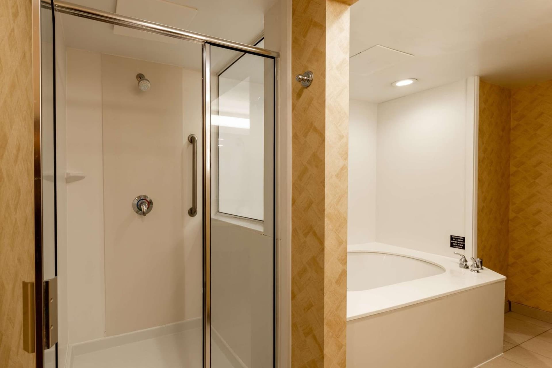 Hampton Inn & Suites Jacksonville Deerwood Park gallery photo in Jacksonville, FL — image 18