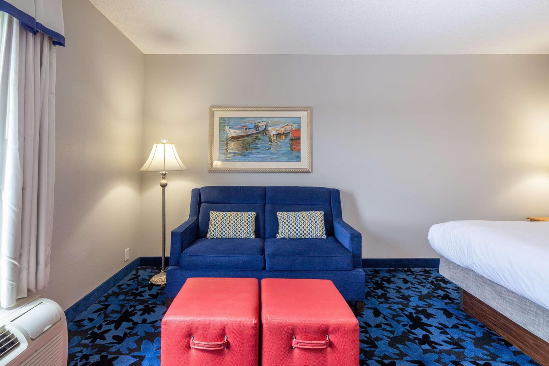 Hampton Inn & Suites Jacksonville Deerwood Park interior in Jacksonville, FL — gallery photo 2