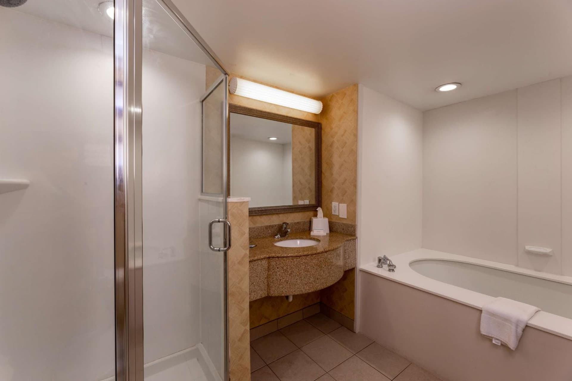 Hampton Inn & Suites Jacksonville Deerwood Park gallery photo in Jacksonville, FL — image 54