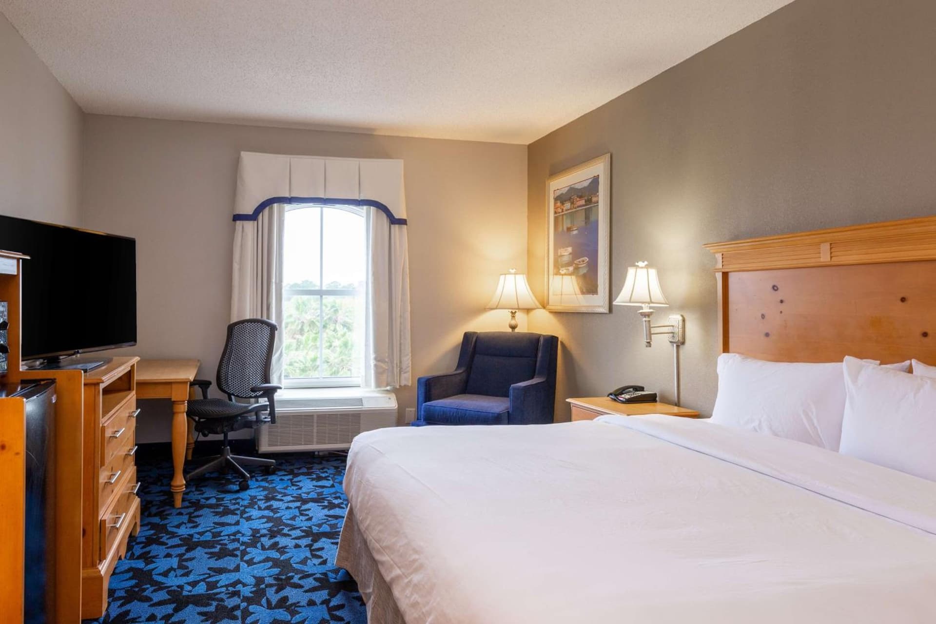 Hampton Inn & Suites Jacksonville Deerwood Park gallery photo in Jacksonville, FL — image 21