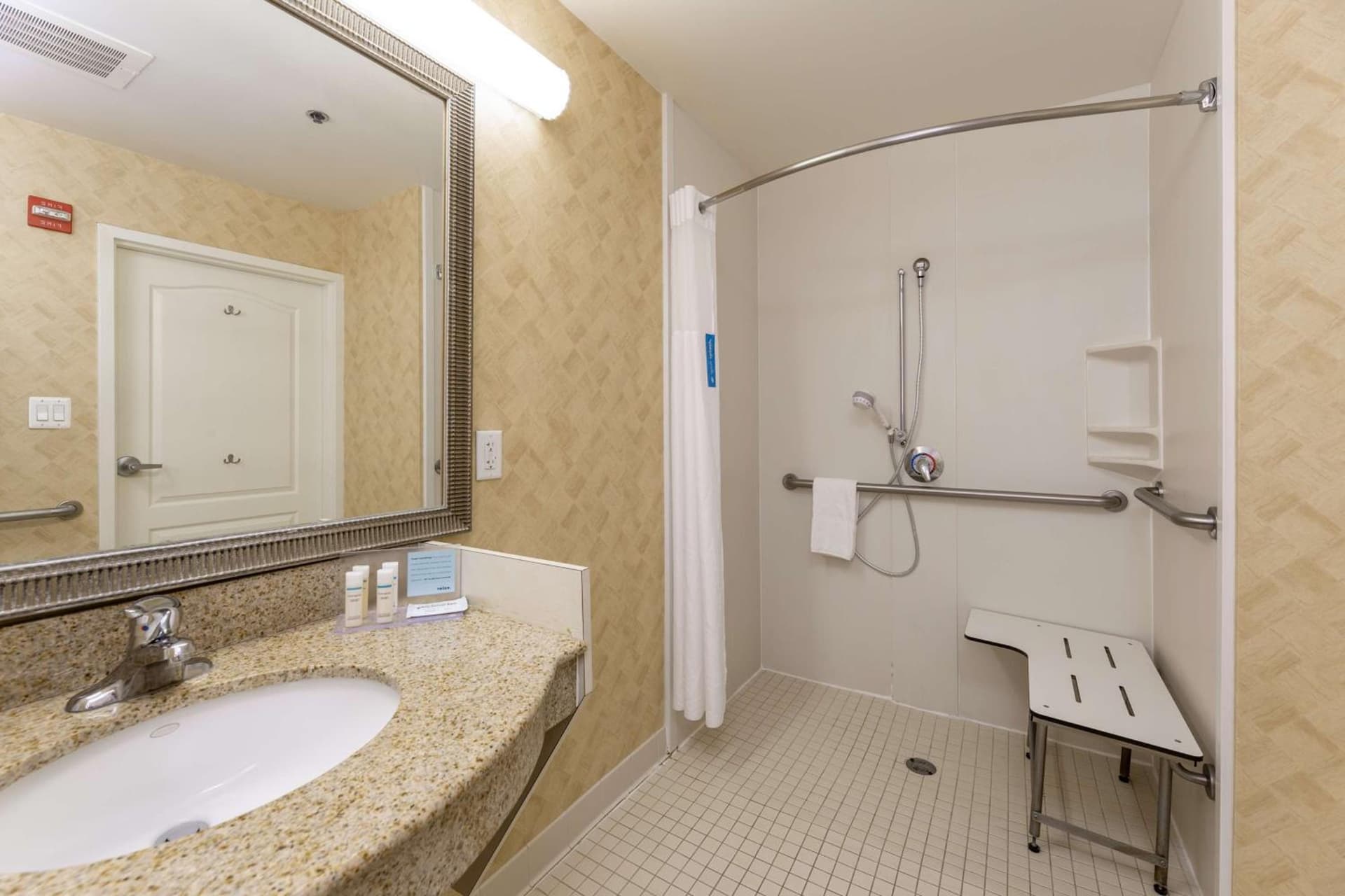 Hampton Inn & Suites Jacksonville Deerwood Park gallery photo in Jacksonville, FL — image 36