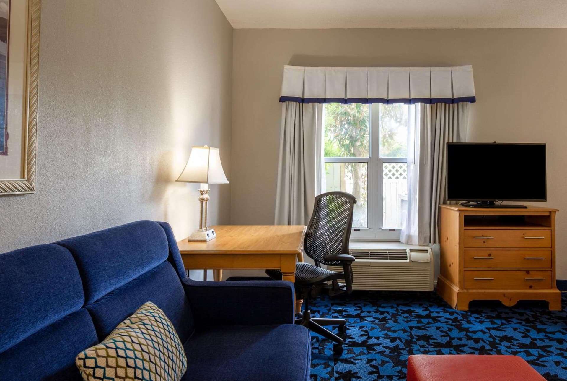 Hampton Inn & Suites Jacksonville Deerwood Park gallery photo in Jacksonville, FL — image 25