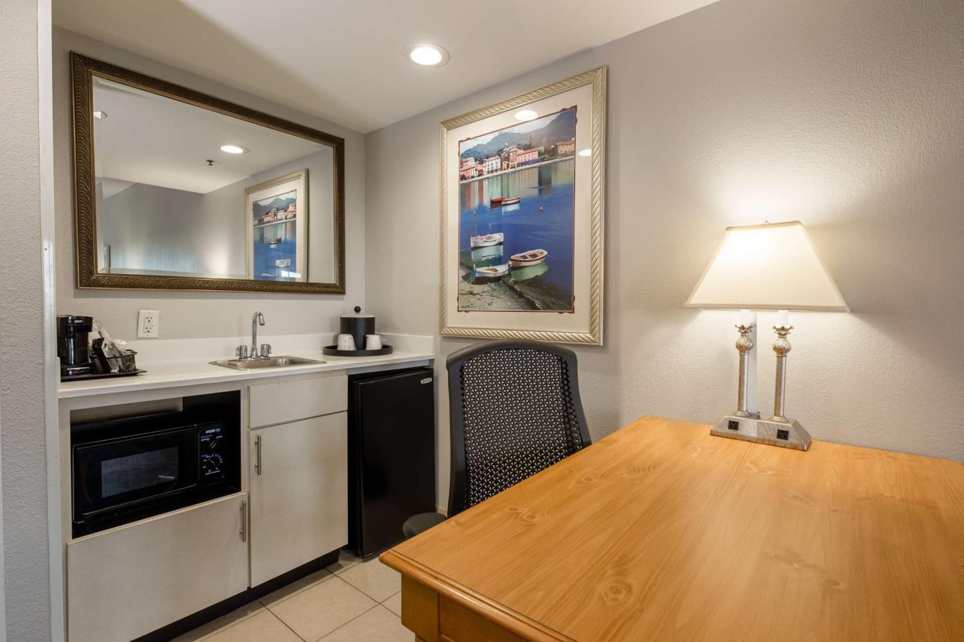 Hampton Inn & Suites Jacksonville Deerwood Park gallery photo in Jacksonville, FL — image 31