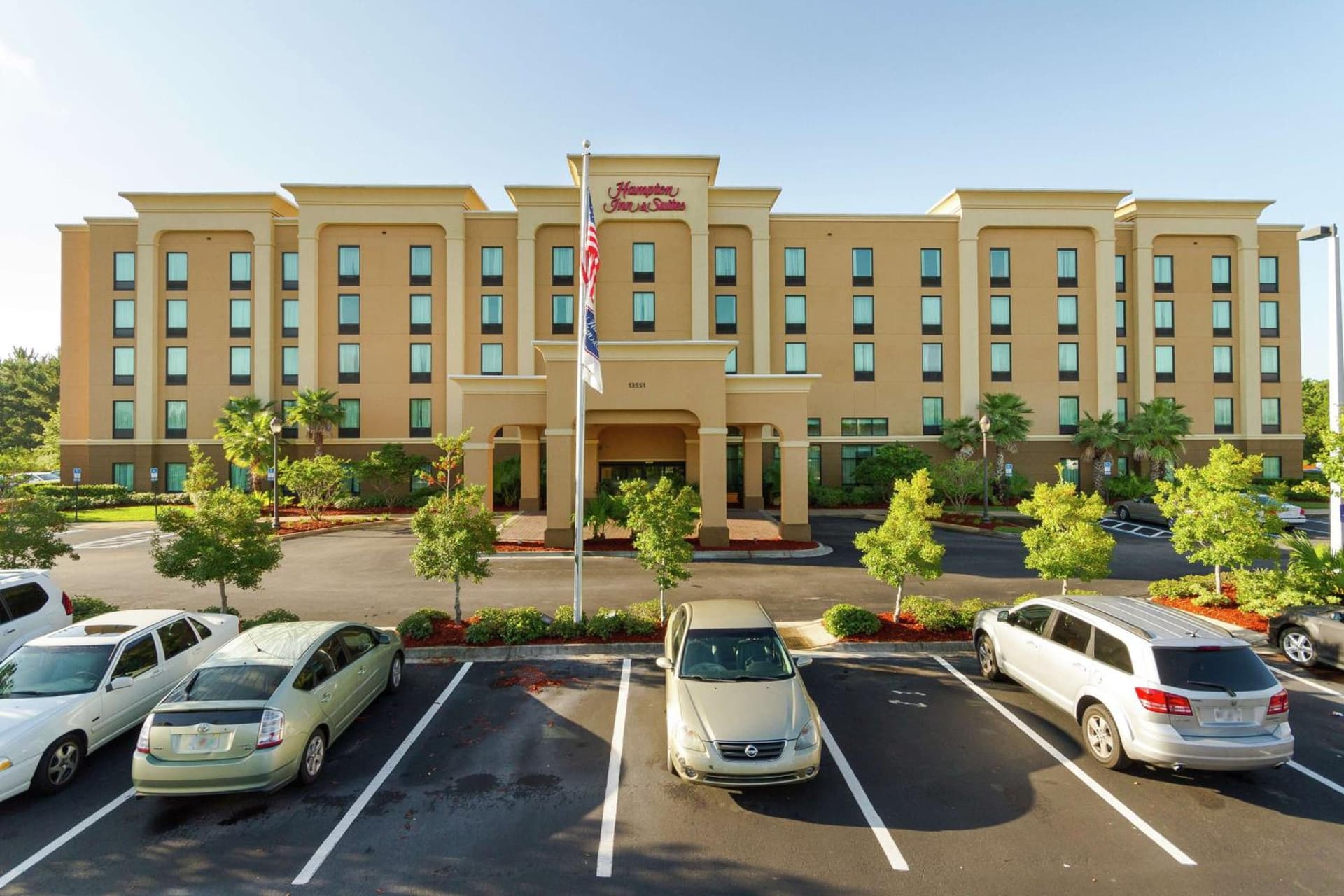 Hampton Inn & Suites Jacksonville-Airport interior in Jacksonville, FL — gallery photo 2