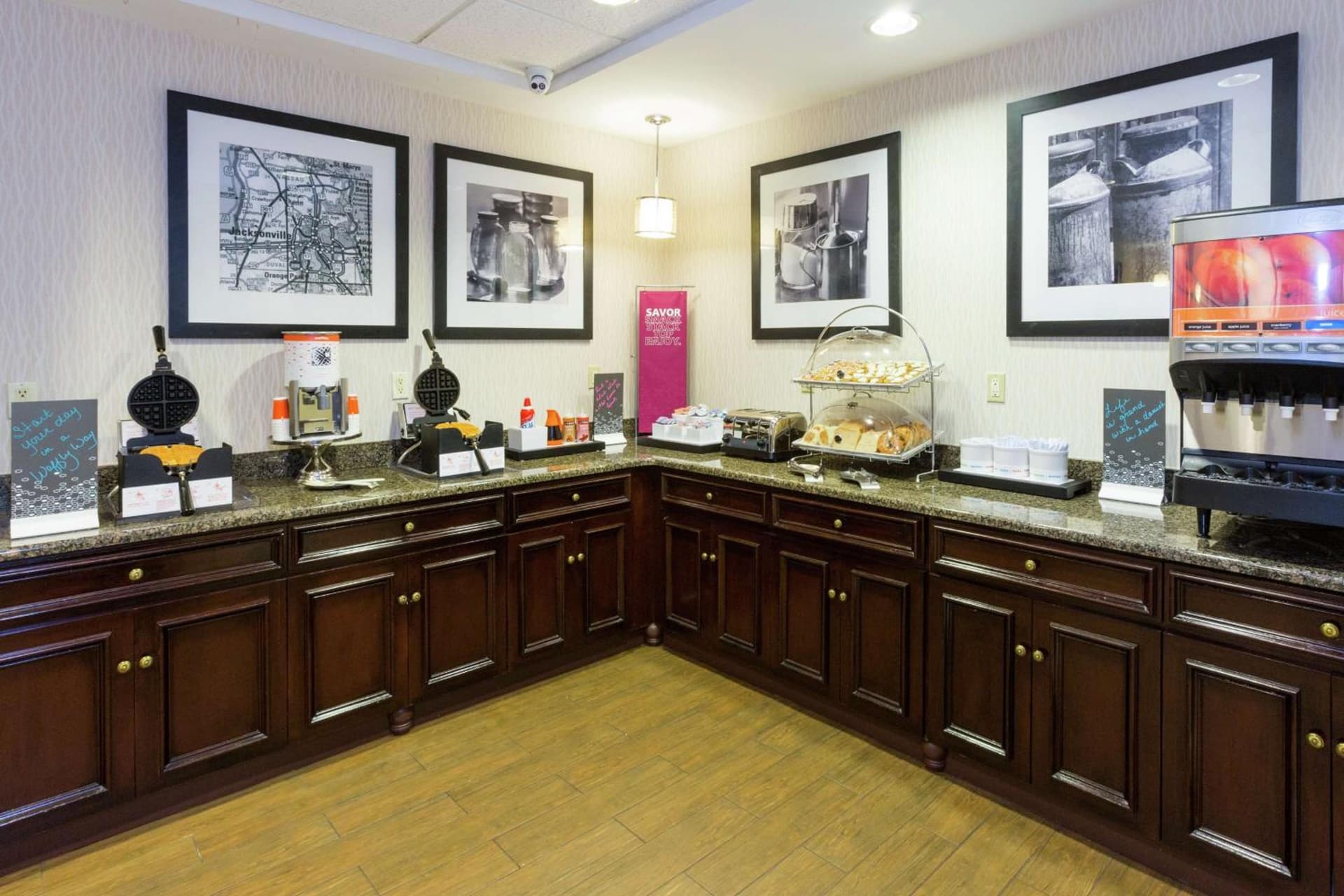 Hampton Inn & Suites Jacksonville-Airport gallery photo in Jacksonville, FL — image 40