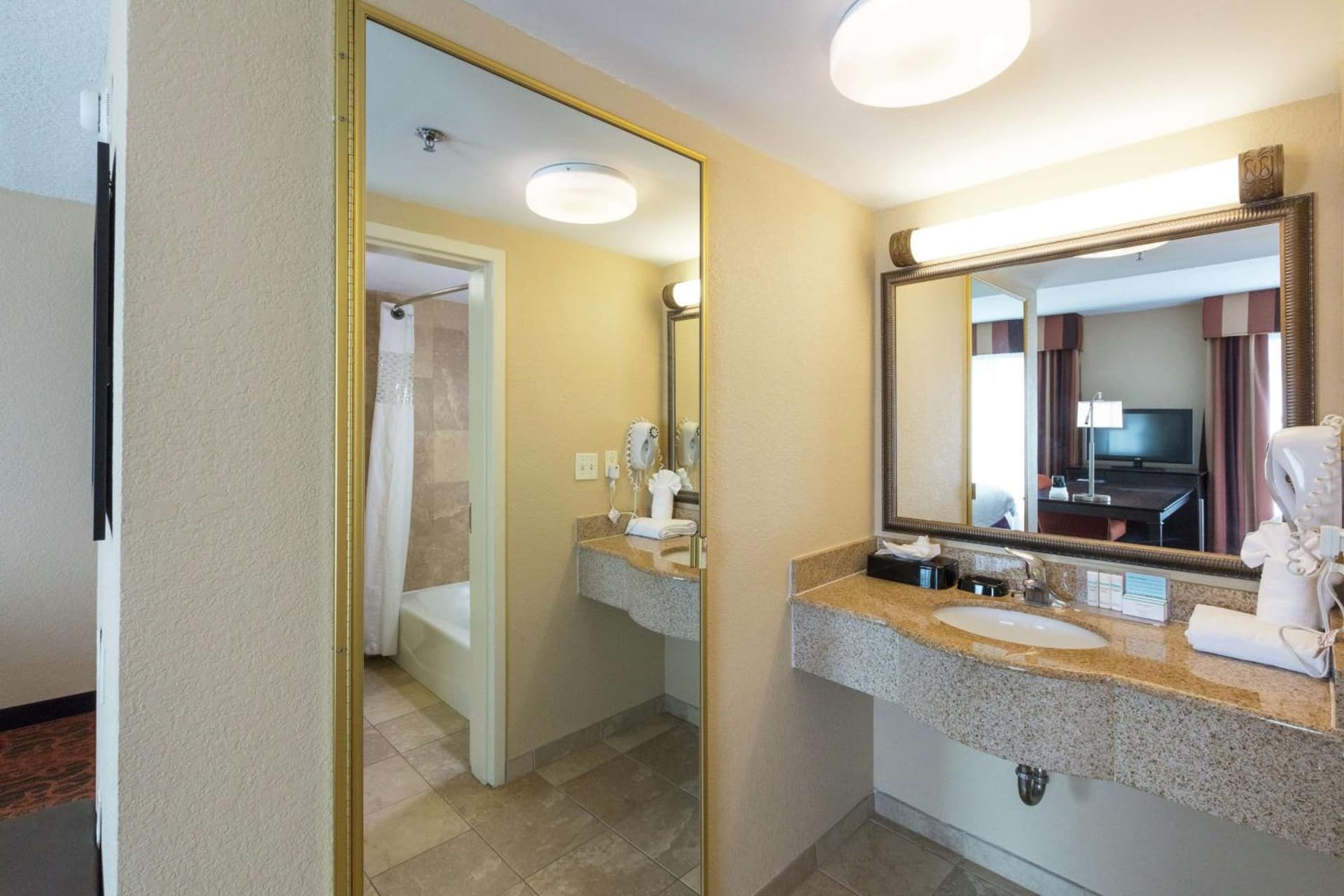 Hampton Inn & Suites Jacksonville-Airport gallery photo in Jacksonville, FL — image 17
