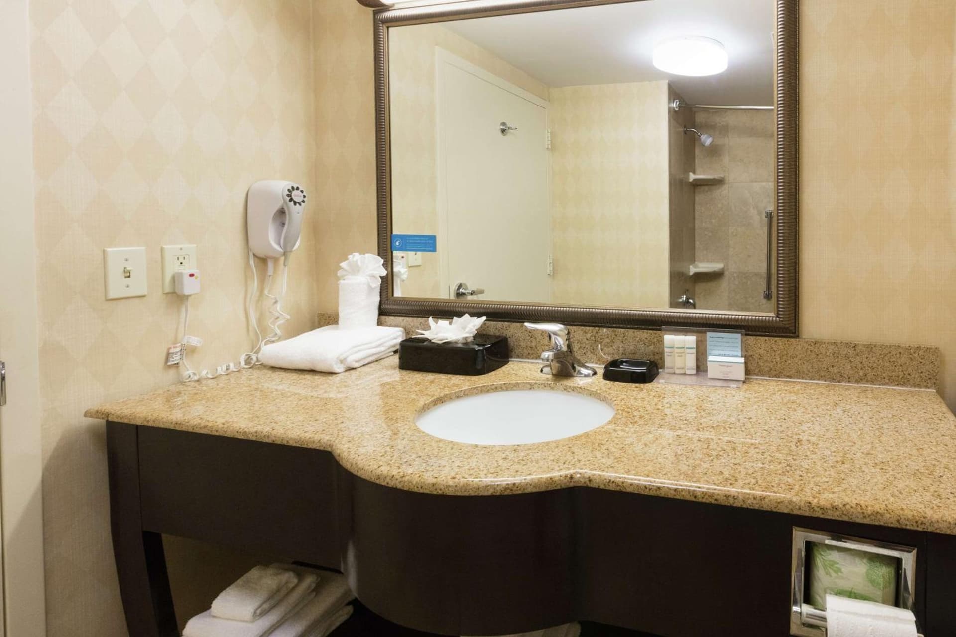 Hampton Inn & Suites Jacksonville-Airport gallery photo in Jacksonville, FL — image 48