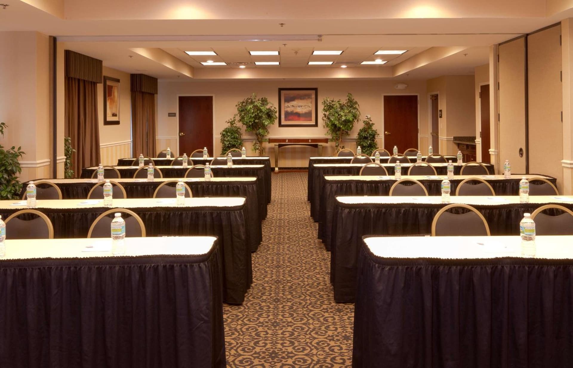 Hampton Inn & Suites Jacksonville-Airport interior in Jacksonville, FL — gallery photo 2