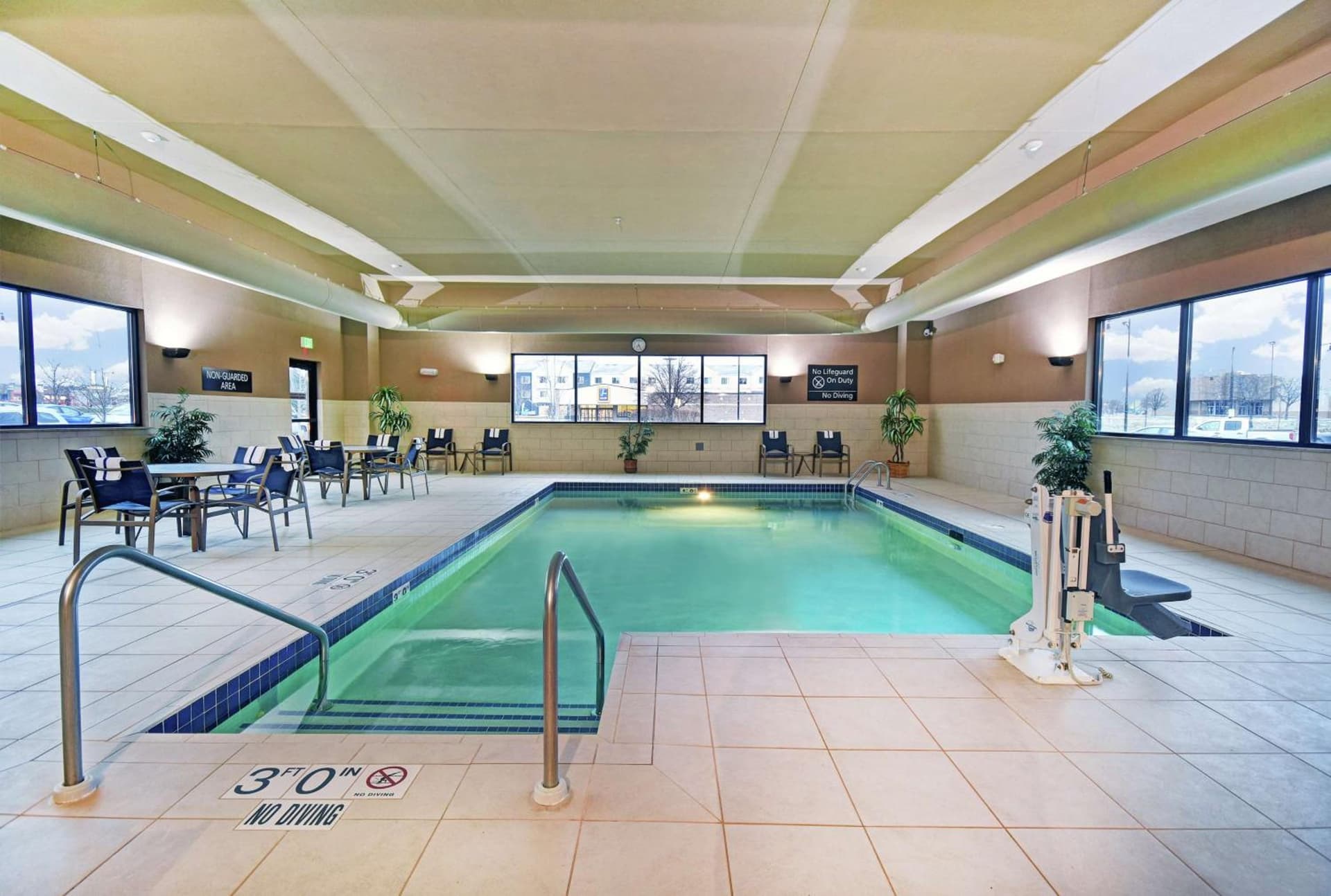 Hampton Inn Beloit gallery photo in Beloit, WI — image 30