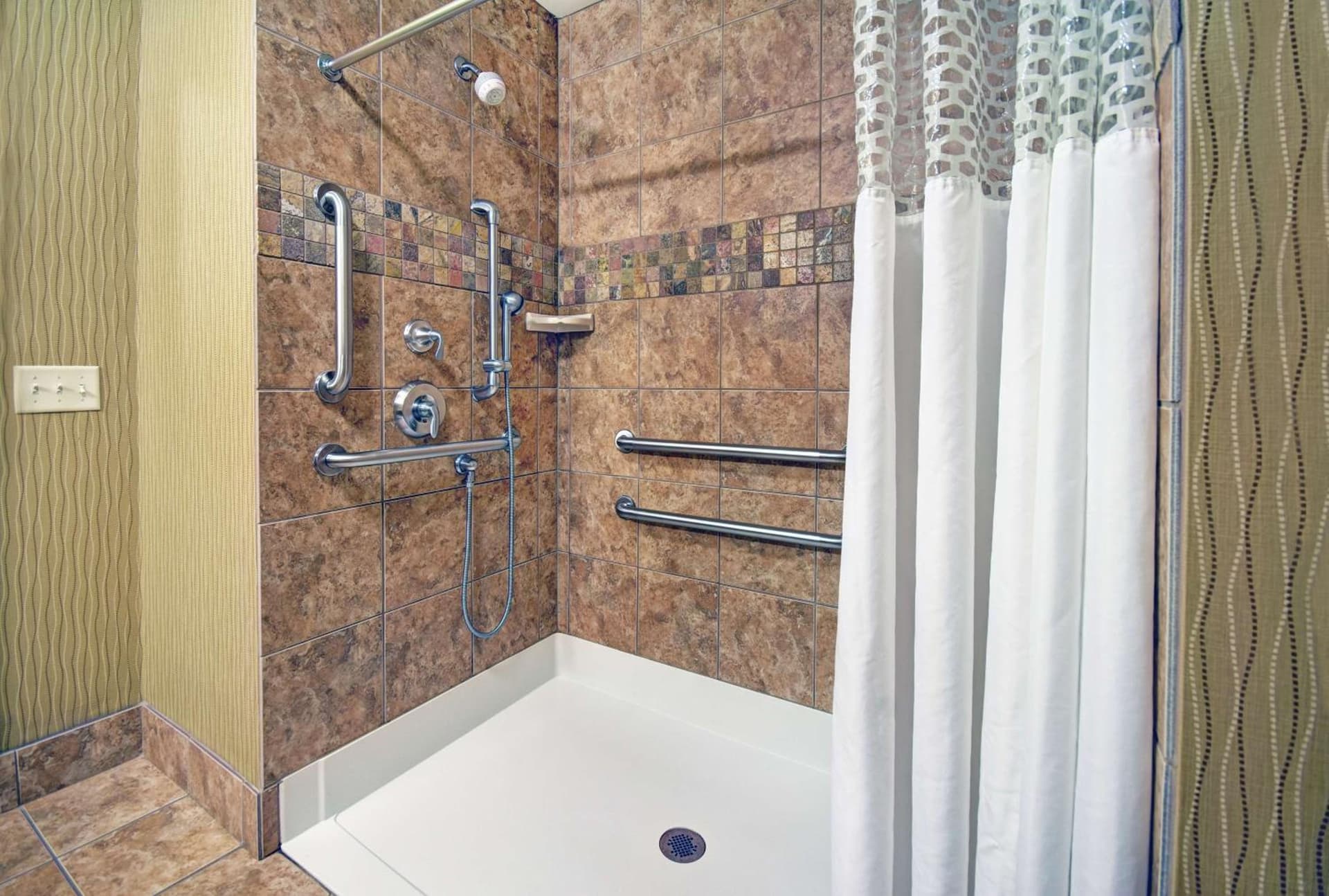 Hampton Inn Beloit gallery photo in Beloit, WI — image 47