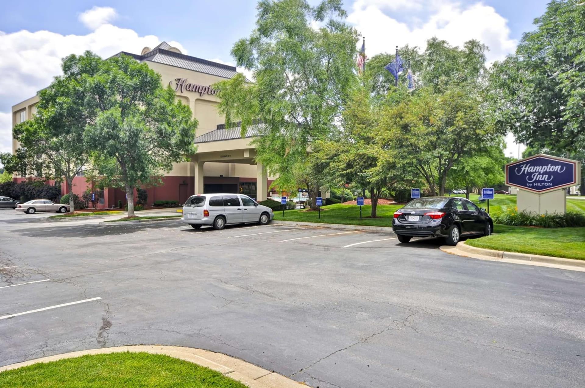 Hampton Inn Overland Park property views in Overland Park, KS — gallery photo 3