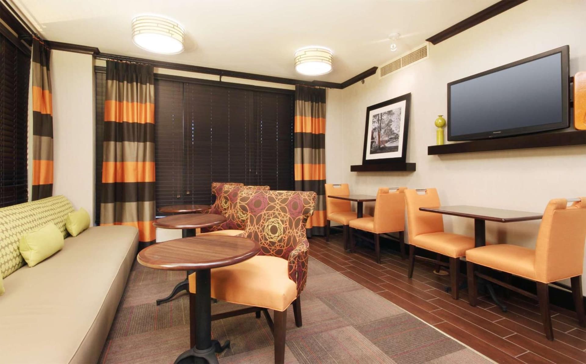 Hampton Inn Overland Park interior in Overland Park, KS — gallery photo 2