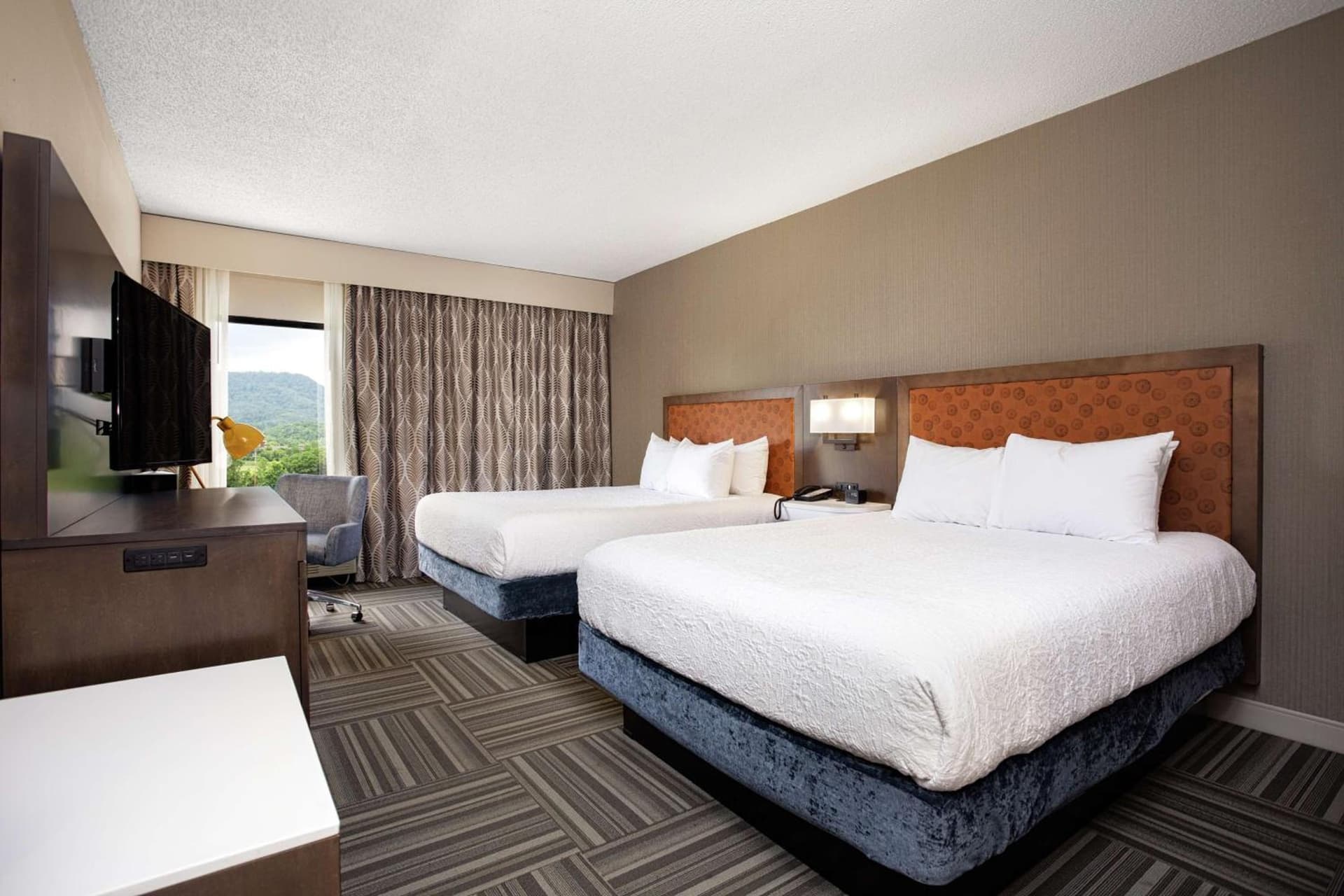 Hampton Inn Kingsport interior in Kingsport, TN — gallery photo 2