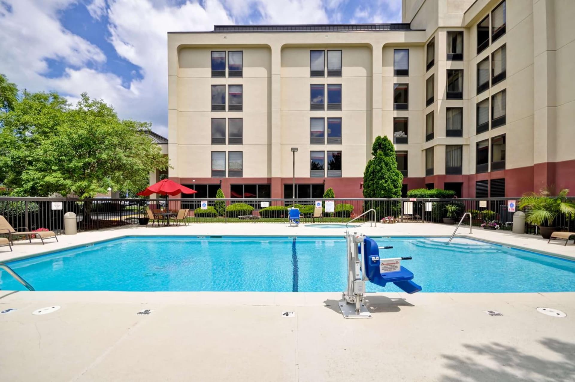 Hampton Inn Overland Park gallery photo in Overland Park, KS — image 11