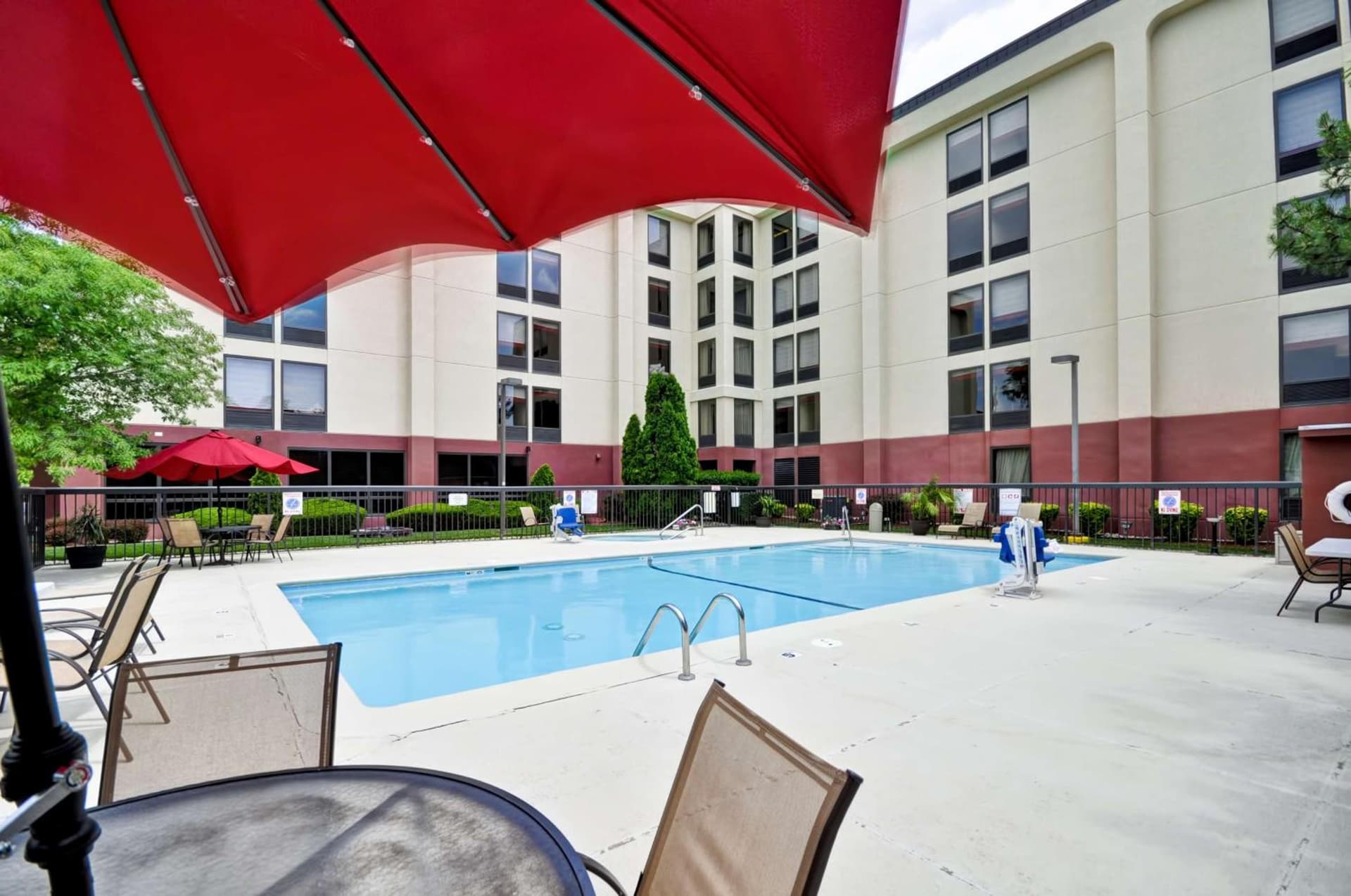 Hampton Inn Overland Park interior in Overland Park, KS — gallery photo 2
