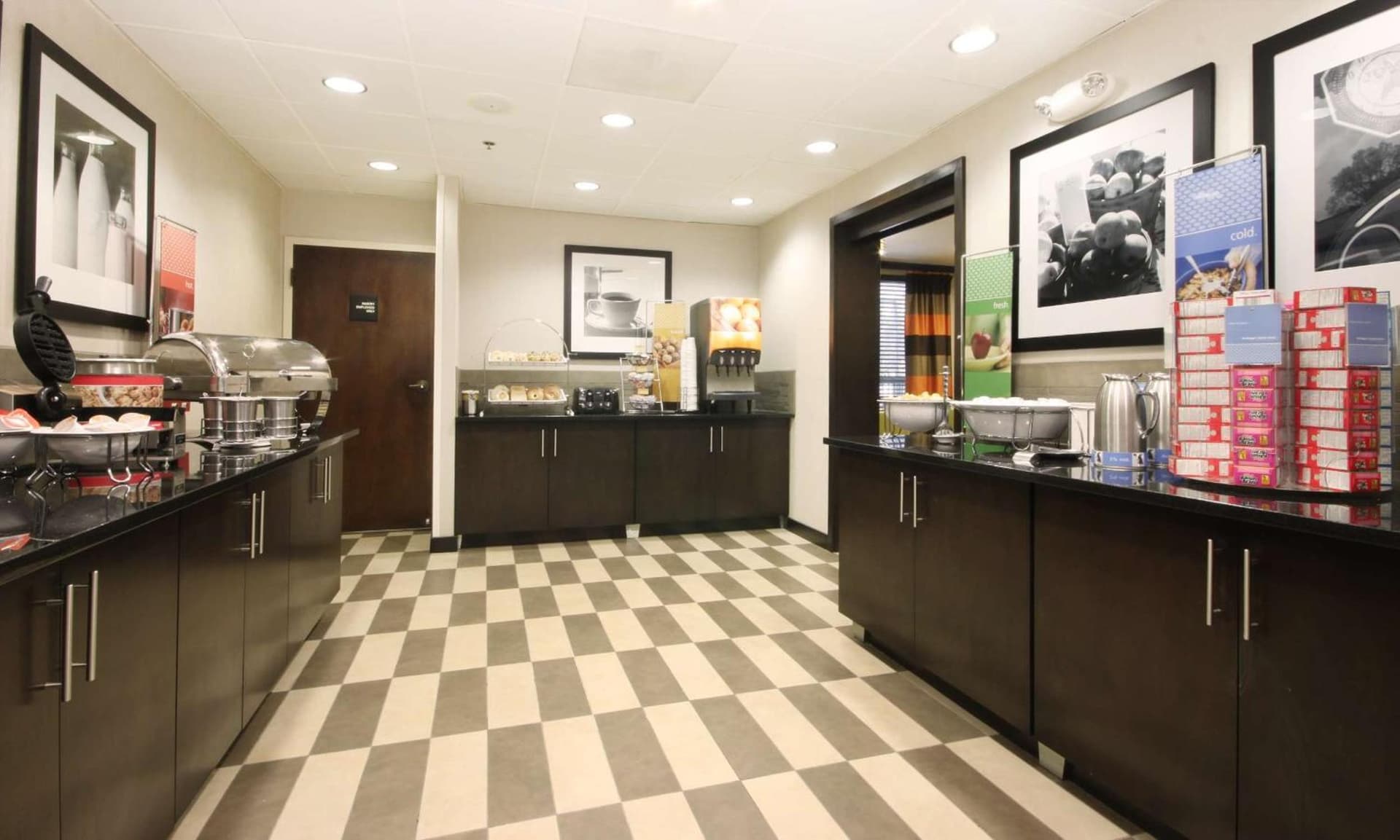 Hampton Inn Overland Park gallery photo in Overland Park, KS — image 7