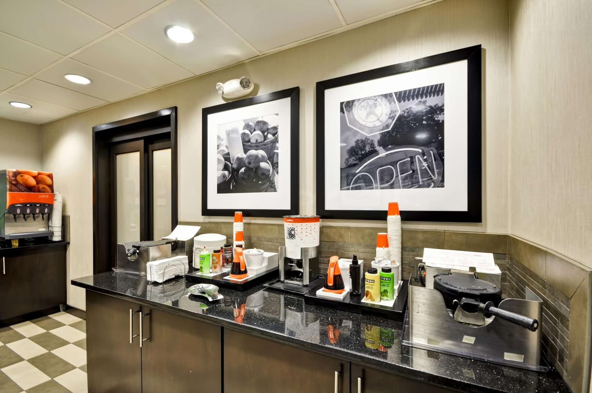 Hampton Inn Overland Park gallery photo in Overland Park, KS — image 33