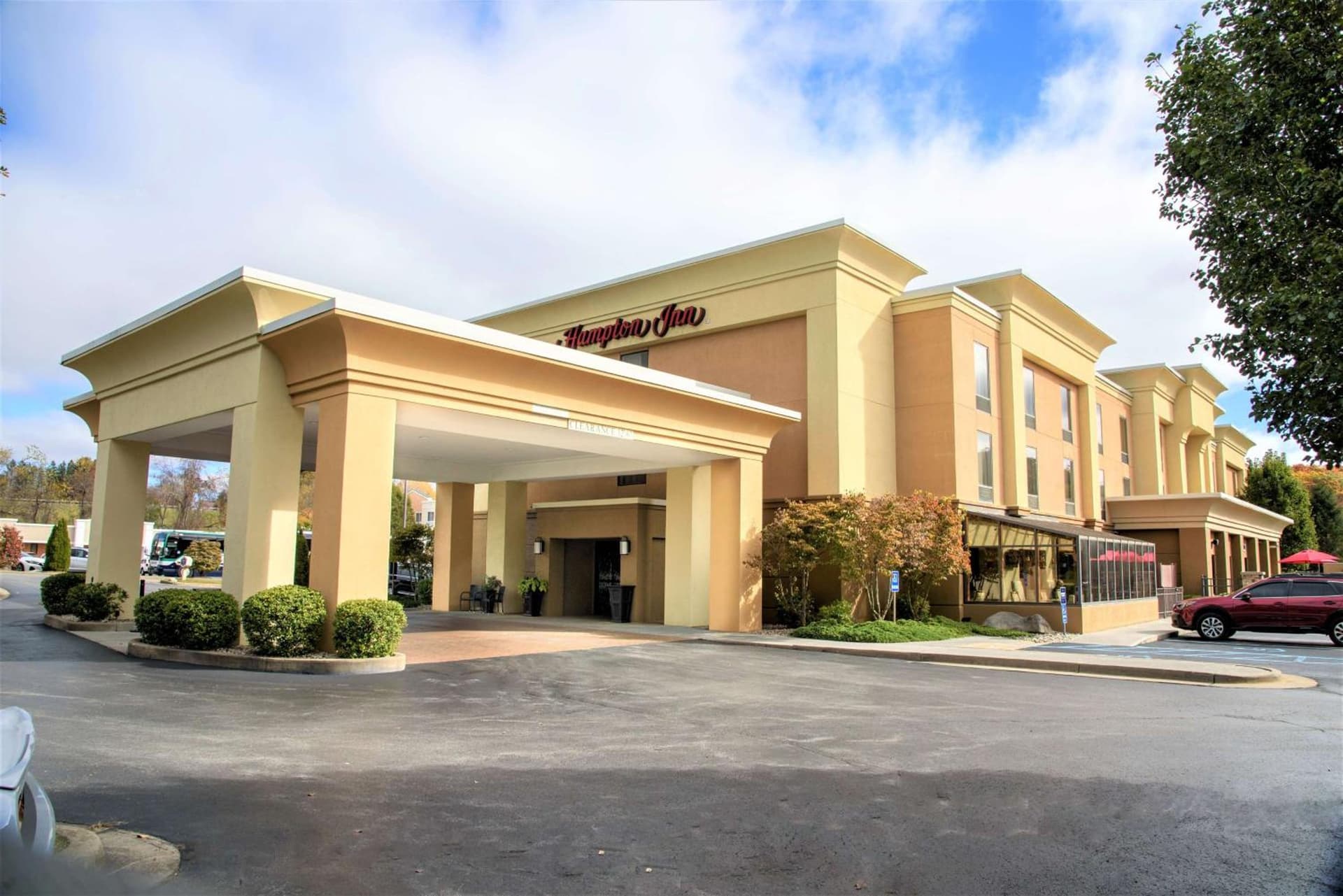 Hampton Inn Lewisburg featured exterior or lobby in Lewisburg, WV — similar hotel