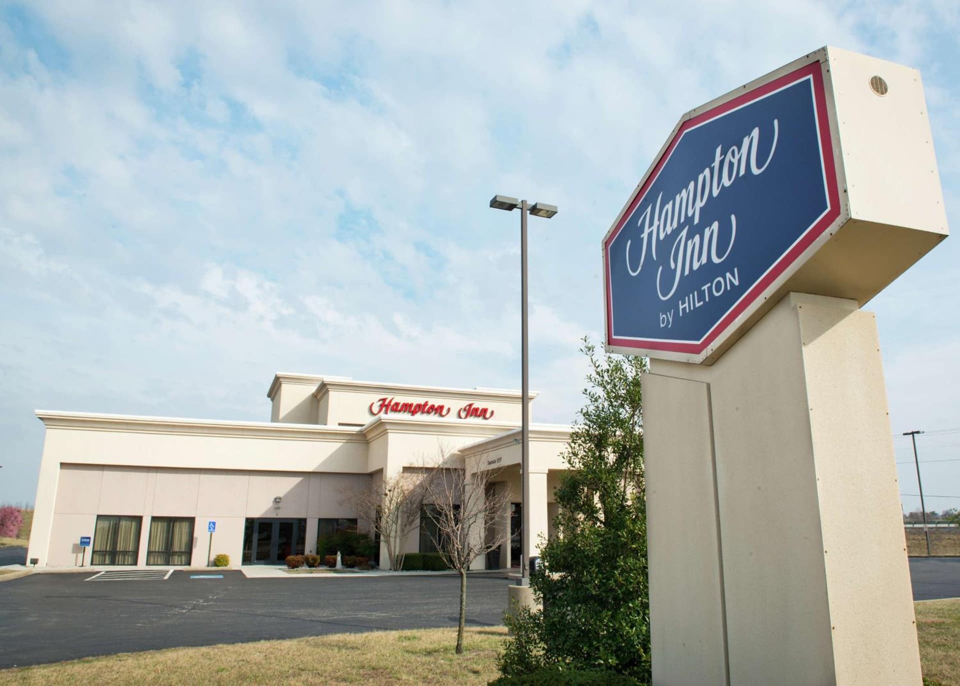 Hampton Inn Lebanon interior in Lebanon, KY — gallery photo 2