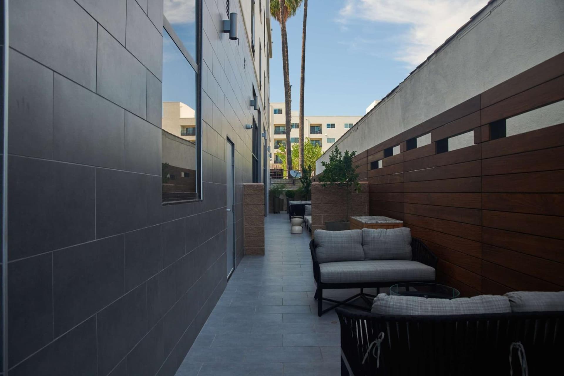 Hampton Inn & Suites Sherman Oaks property views in Sherman Oaks, CA — gallery photo 3