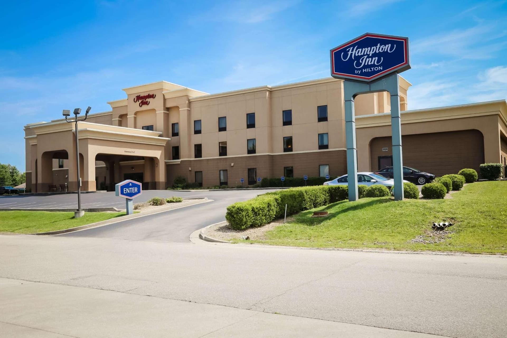 Hampton Inn Morehead interior in Morehead, KY — gallery photo 2