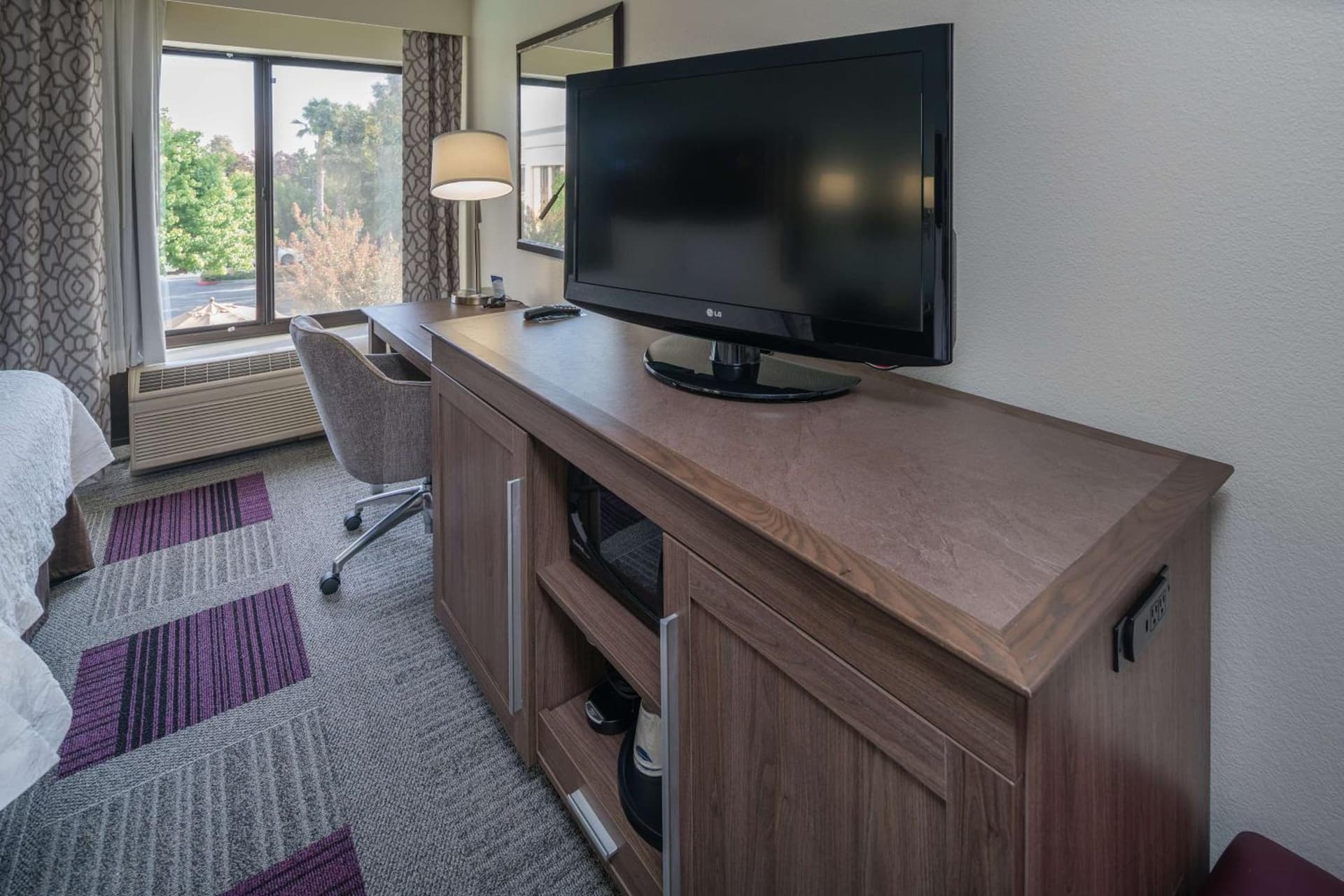 Hampton Inn Livermore interior in Livermore, CA — gallery photo 2