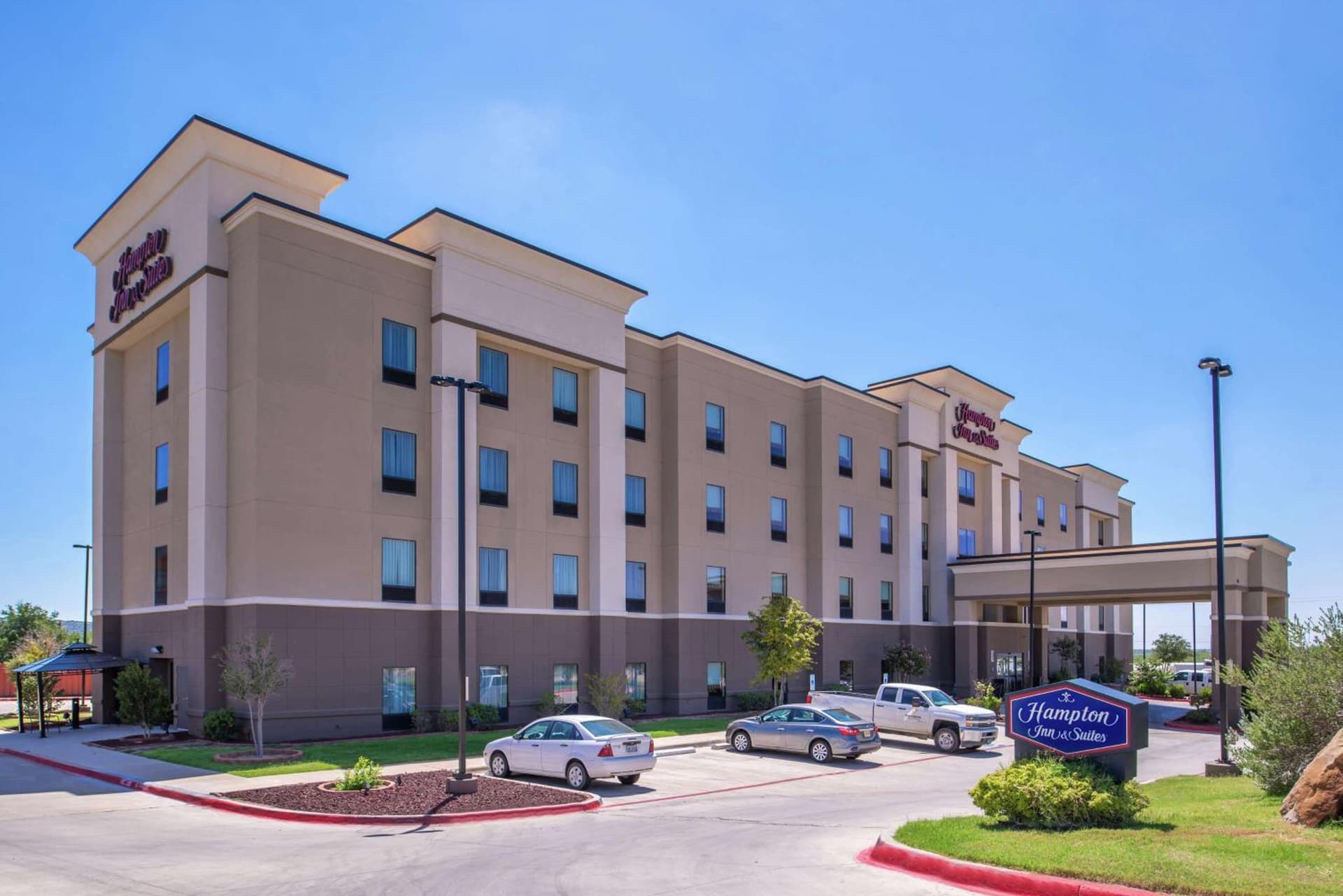 Hampton Inn & Suites Big Spring interior in Big Spring, TX — gallery photo 2