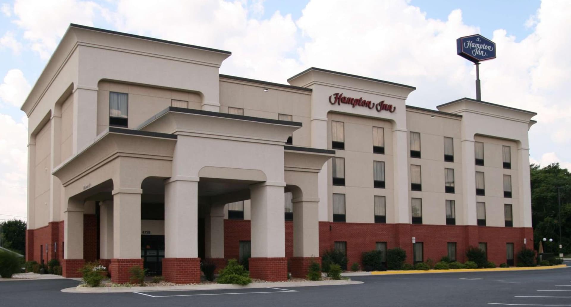 Hampton Inn Inwood interior in Inwood, WV — gallery photo 2