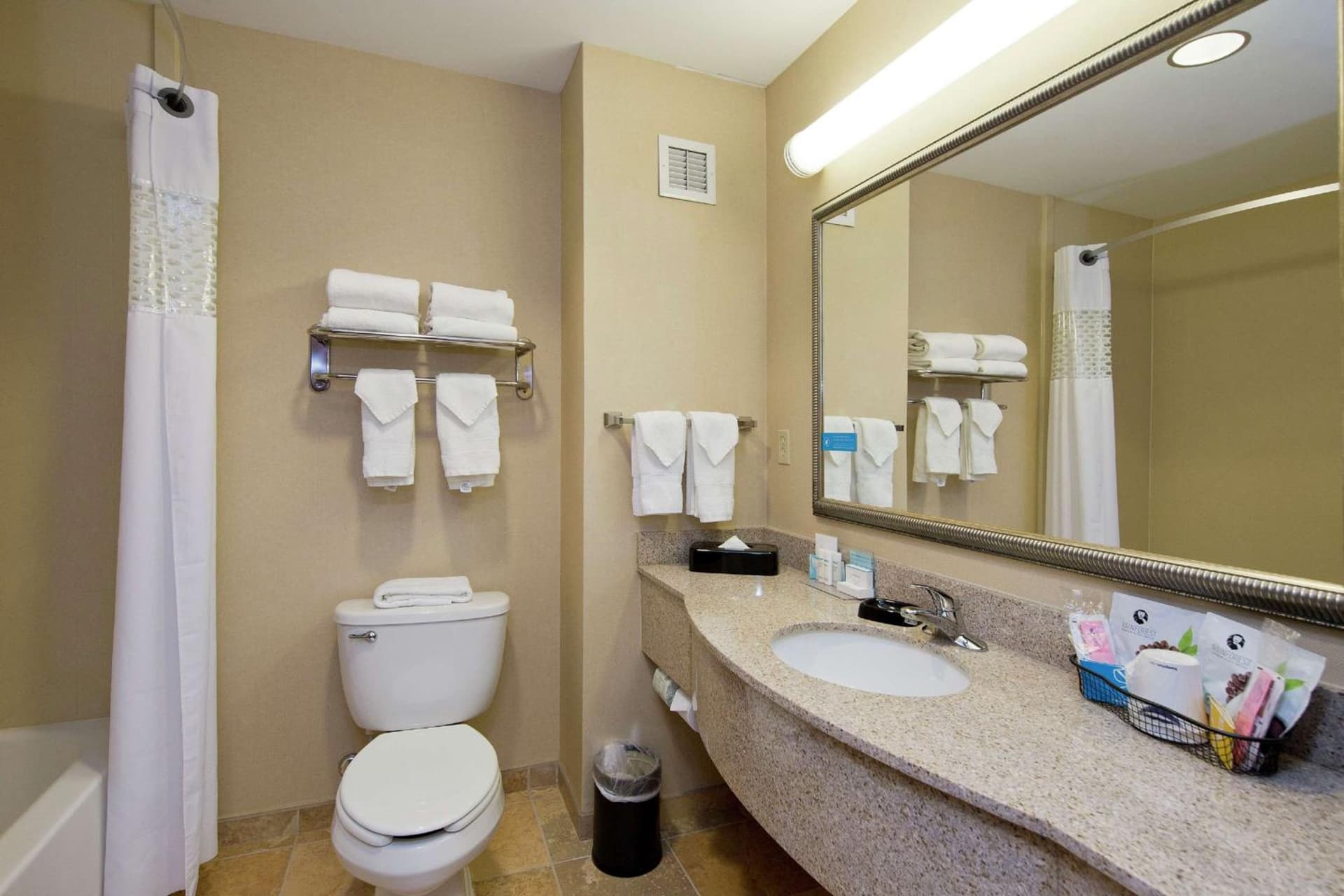 Hampton Inn Inwood gallery photo in Inwood, WV — image 51