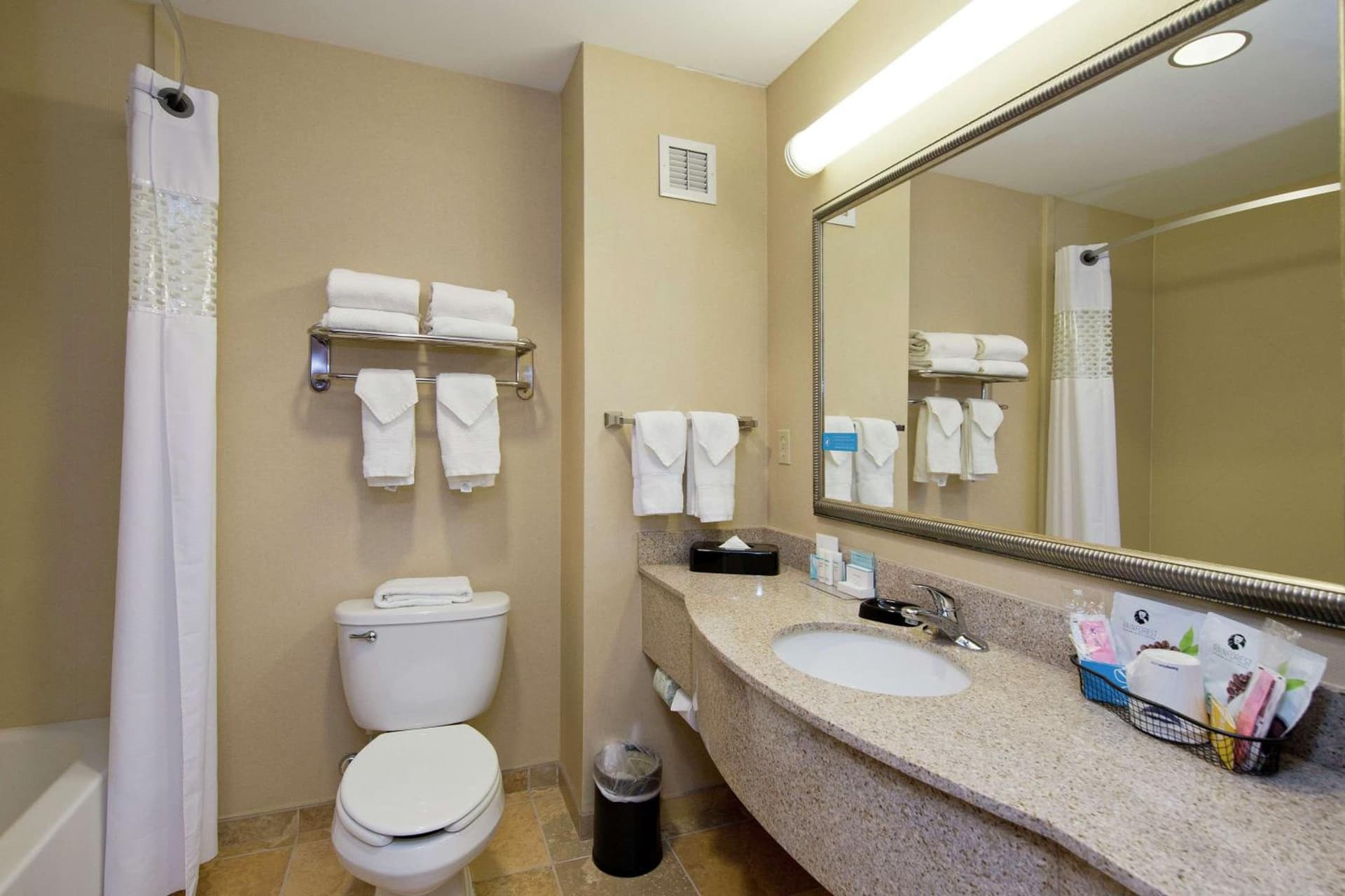 Hampton Inn Inwood gallery photo in Inwood, WV — image 49