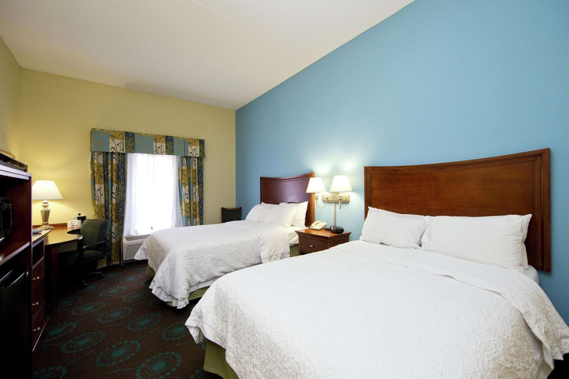 Hampton Inn Inwood interior in Inwood, WV — gallery photo 2