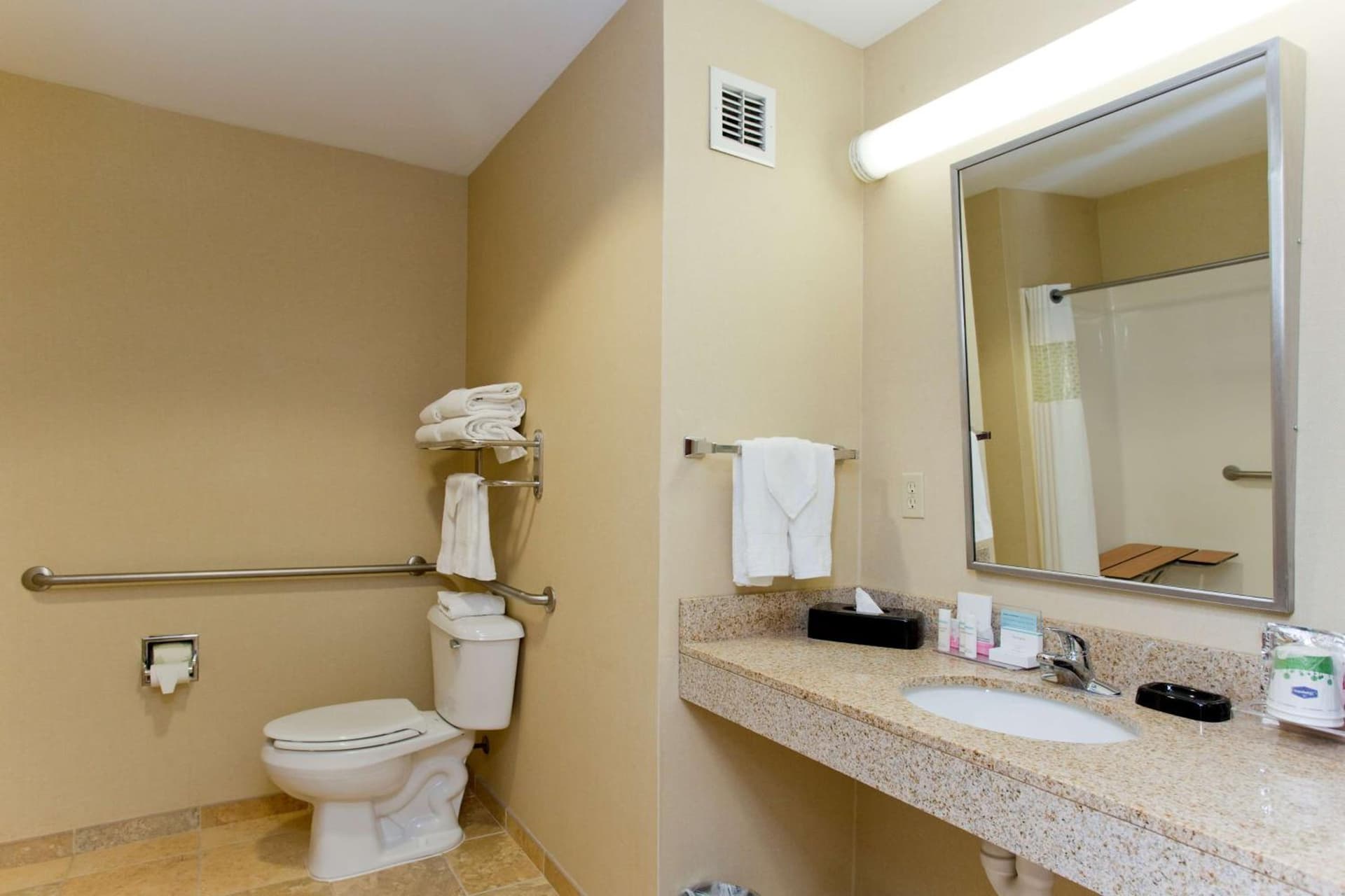 Hampton Inn Inwood gallery photo in Inwood, WV — image 50
