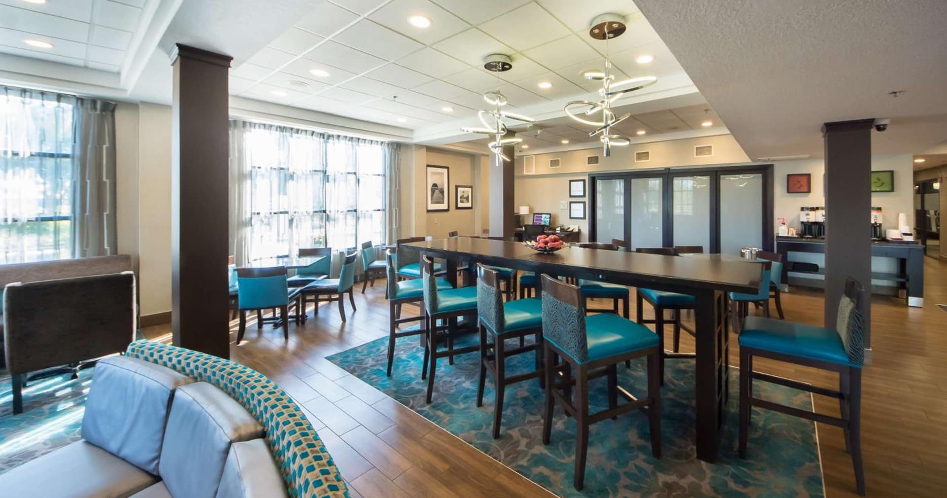Hampton Inn Lakeland interior in Lakeland, FL — gallery photo 2