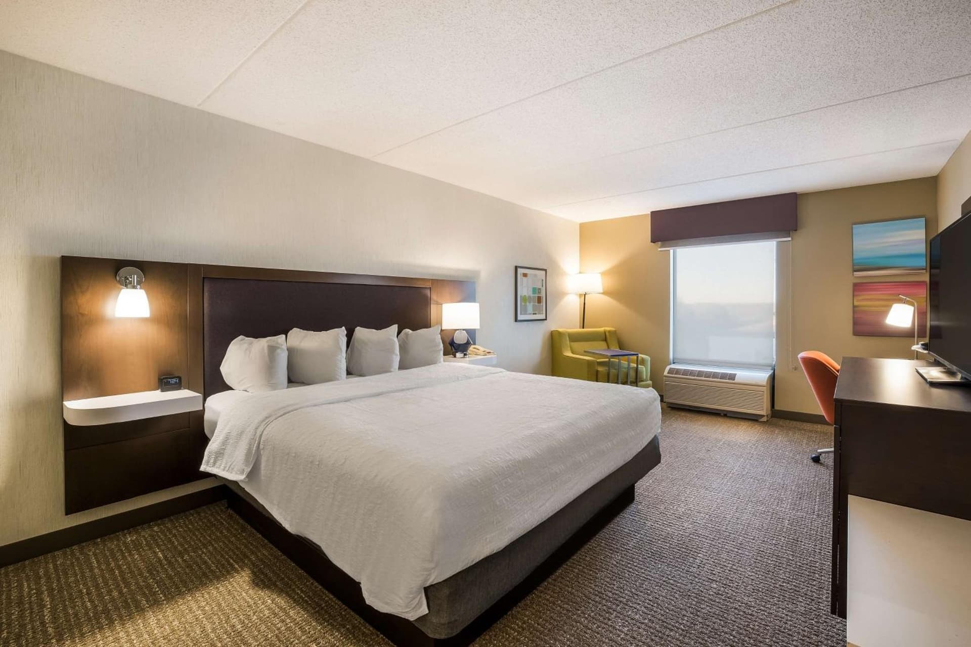Hampton Inn McHenry property views in McHenry, IL — gallery photo 3