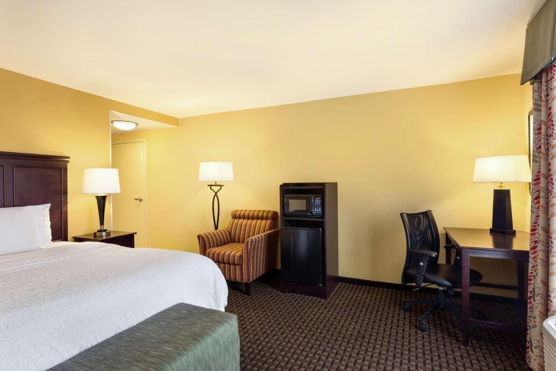 Hampton Inn & Suites Prattville interior in Prattville, AL — gallery photo 2