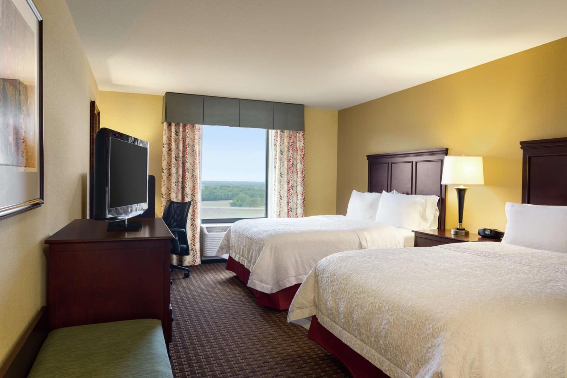 Hampton Inn & Suites Prattville interior in Prattville, AL — gallery photo 2