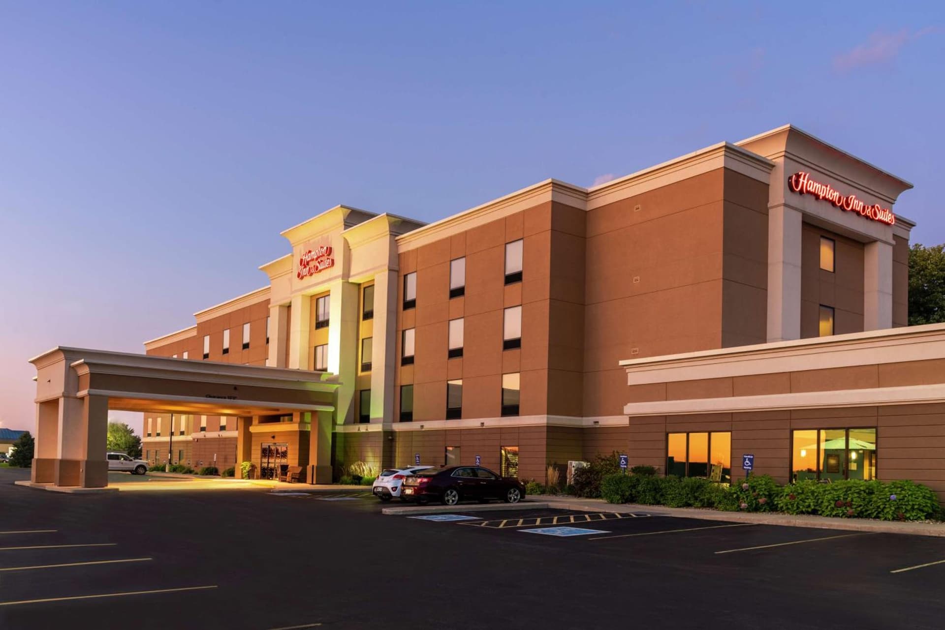 Hampton Inn & Suites Marshalltown featured exterior or lobby in Marshalltown, IA — similar hotel