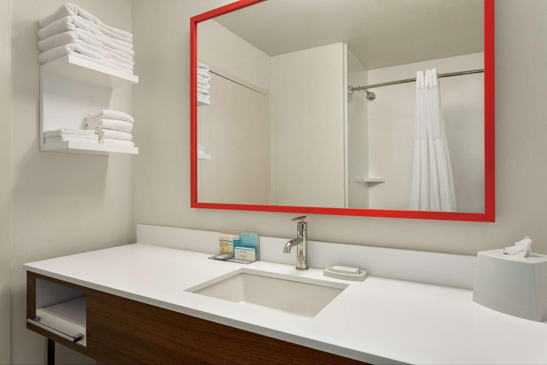 Hampton Inn Kansas City Blue Springs interior in Blue Springs, MO — gallery photo 2