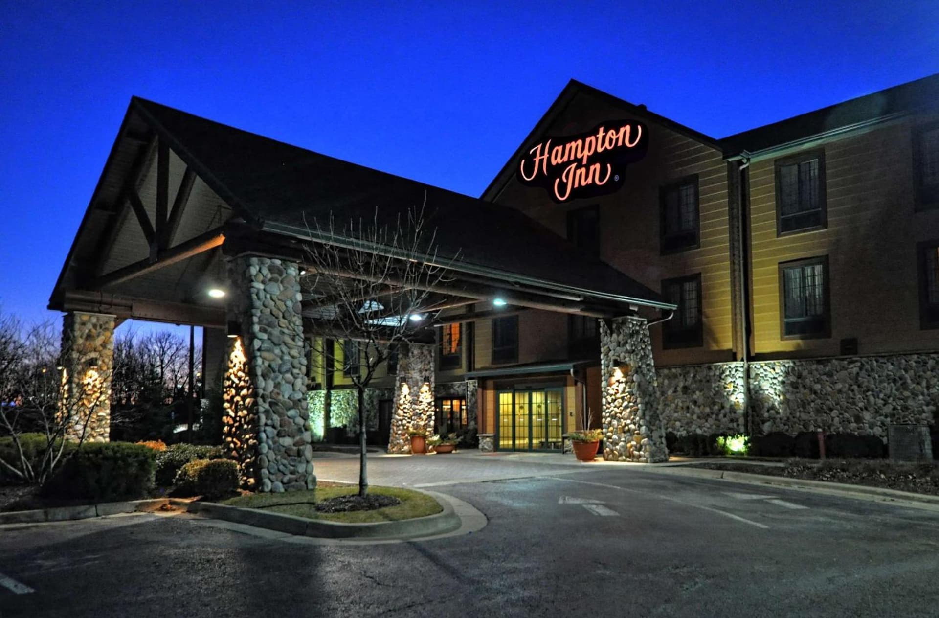 Hampton Inn Kansas City The Legends interior in Kansas City, KS — gallery photo 2
