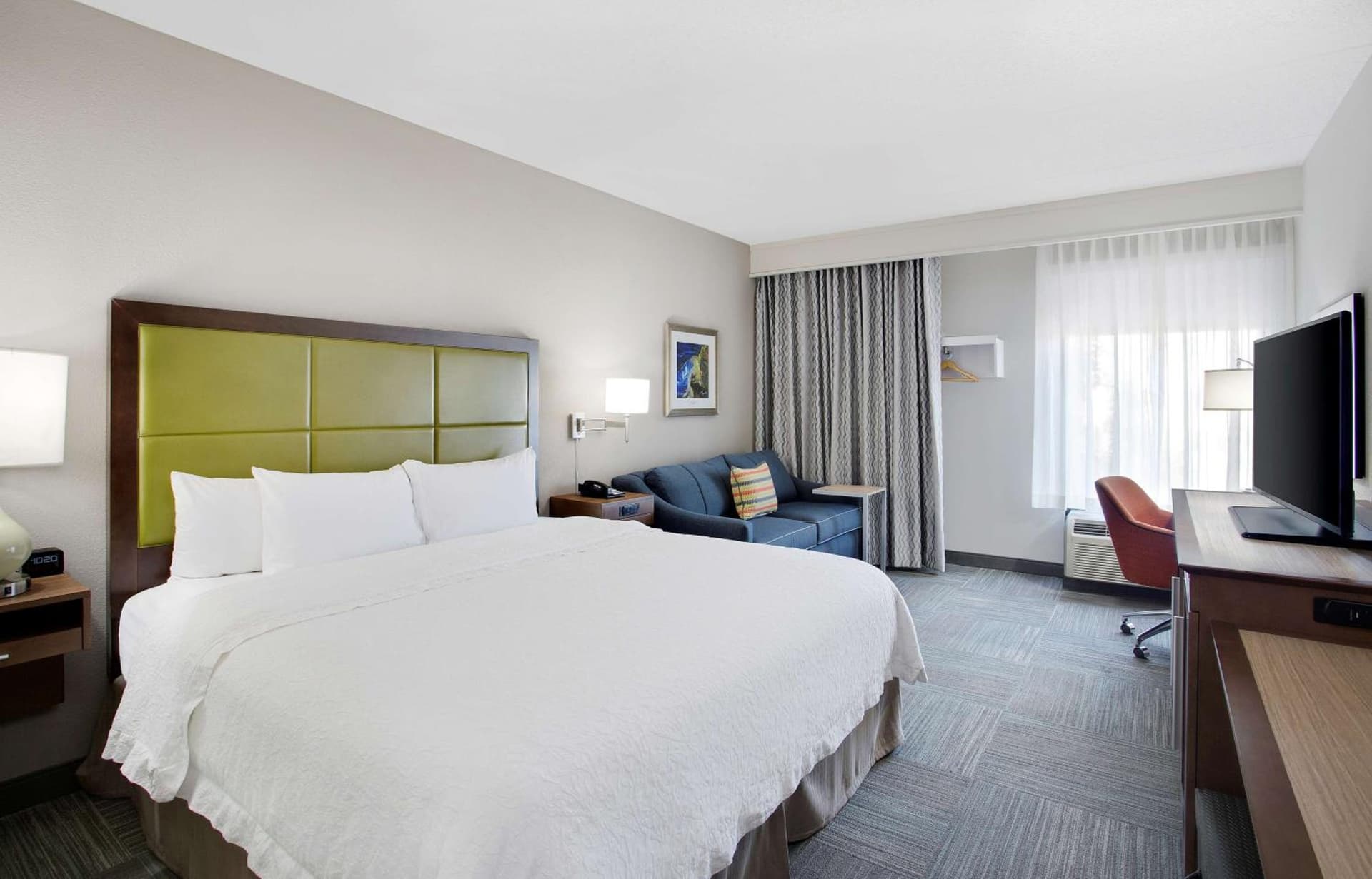 Hampton Inn Middletown interior in Middletown, NY — gallery photo 2