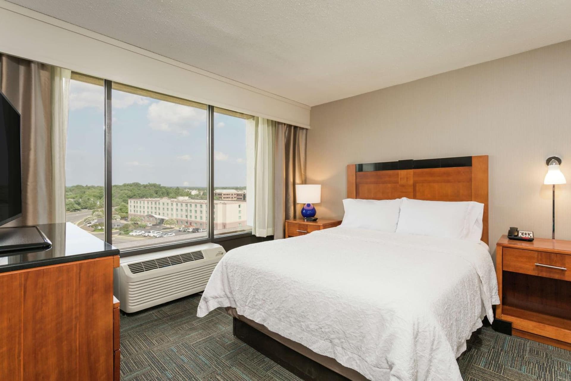 Hampton Inn Manassas interior in Manassas, VA — gallery photo 2