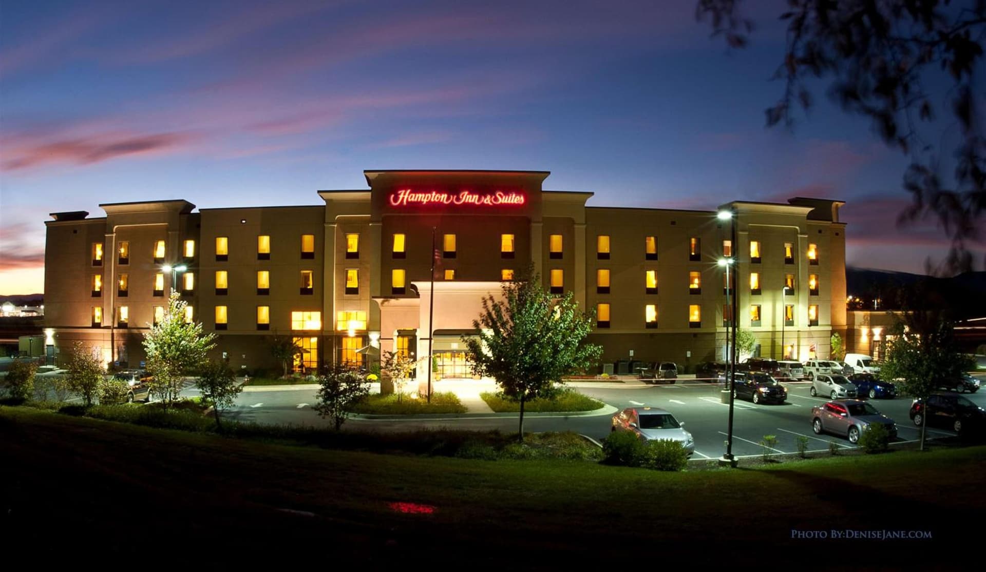 Hampton Inn and Suites Woodstock, Virginia interior in Woodstock, VA — gallery photo 2