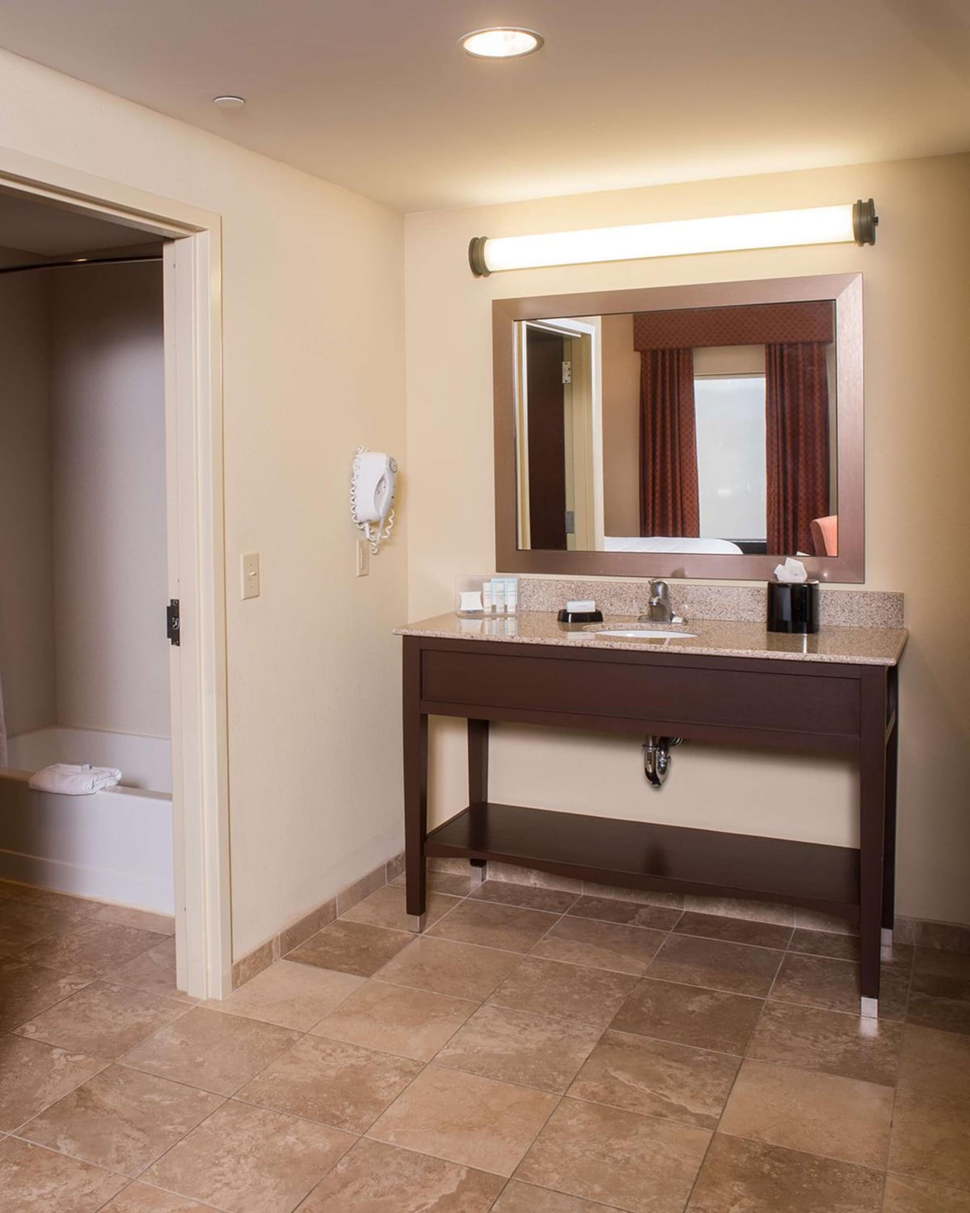 Hampton Inn and Suites Woodstock, Virginia gallery photo in Woodstock, VA — image 68