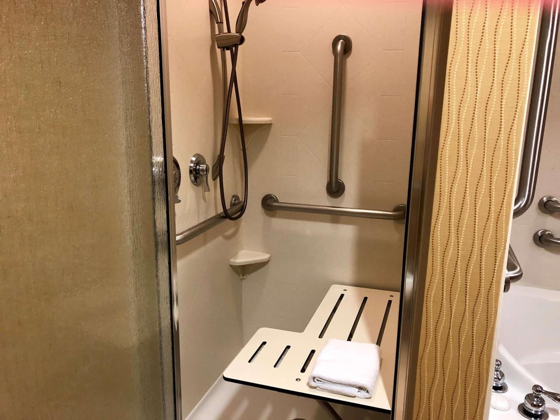 Hampton Inn and Suites Woodstock, Virginia gallery photo in Woodstock, VA — image 59